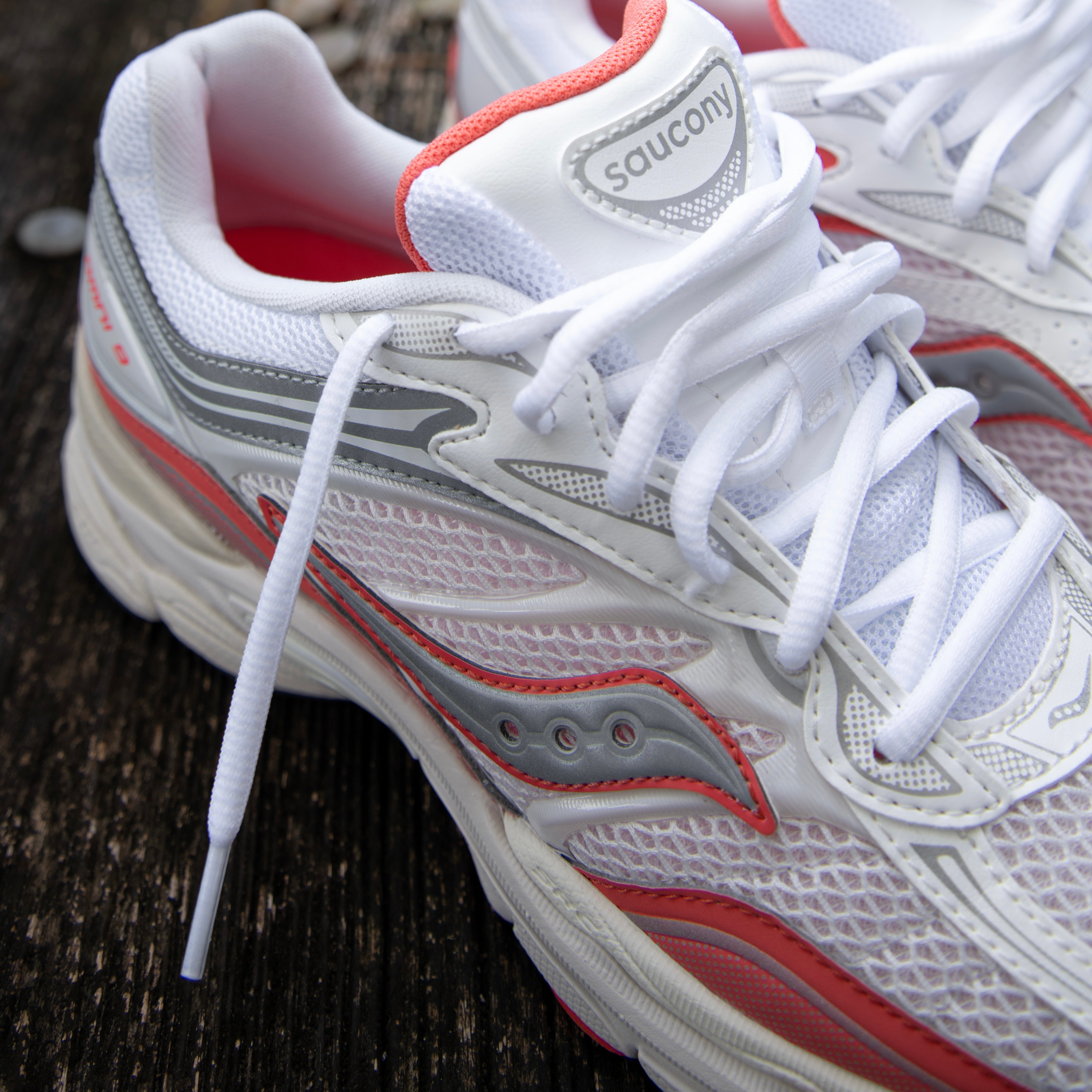 Mens Saucony ProGrid Omni 9 (Ivory/Coral) - Saucony