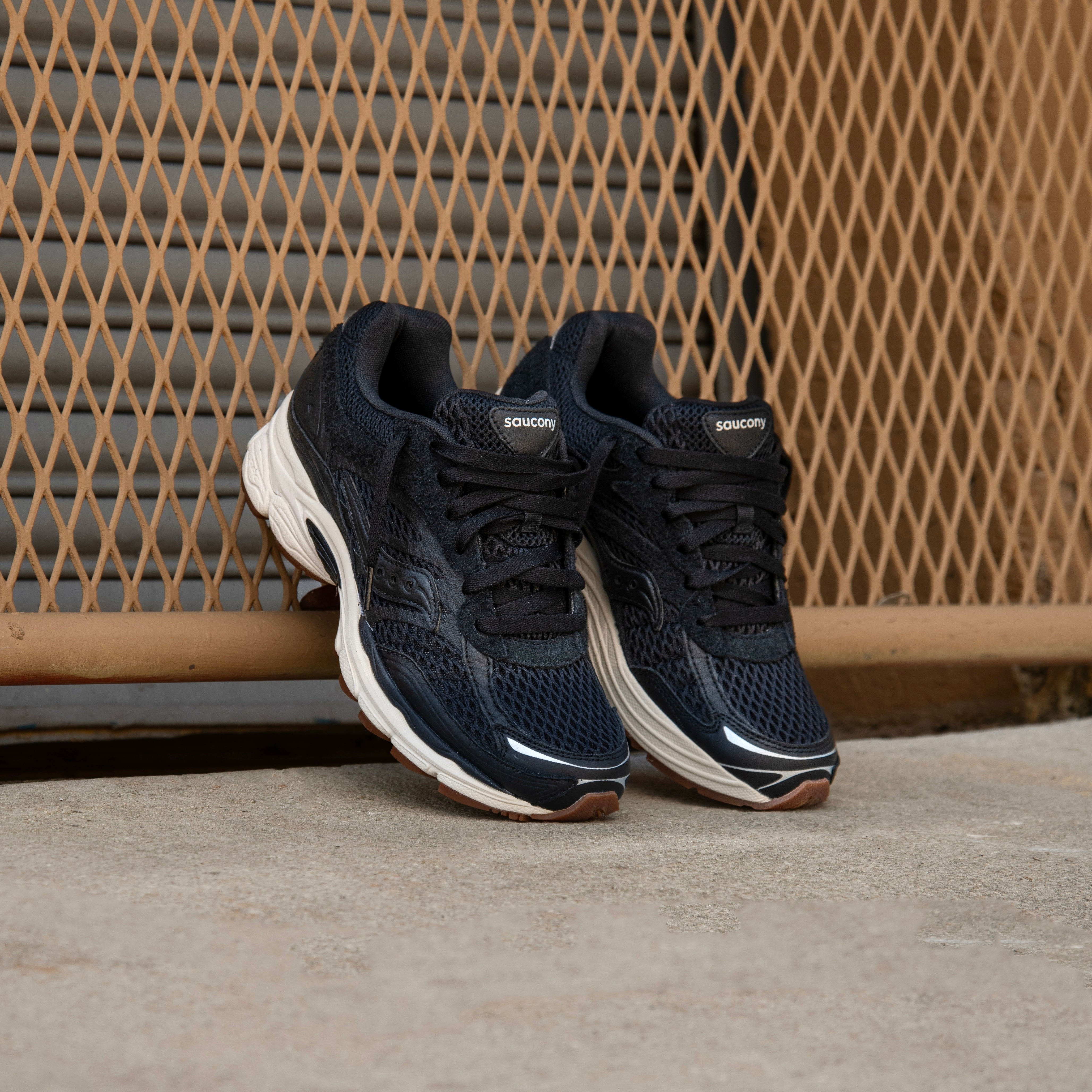Mens Saucony ProGrid Omni 9 (Crafted Black) - Saucony