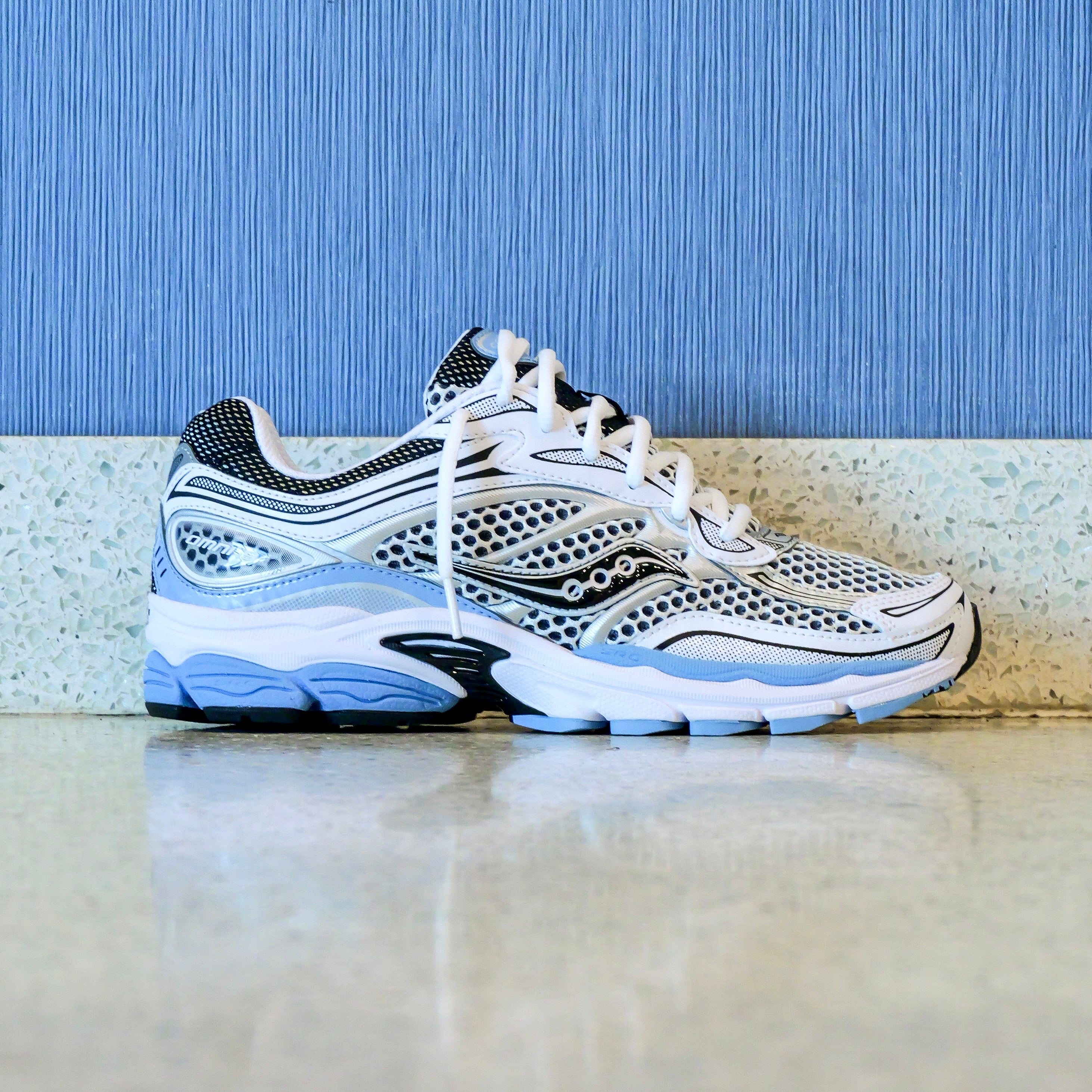 Mens Saucony ProGrid Omni 9 (Blissful/White)