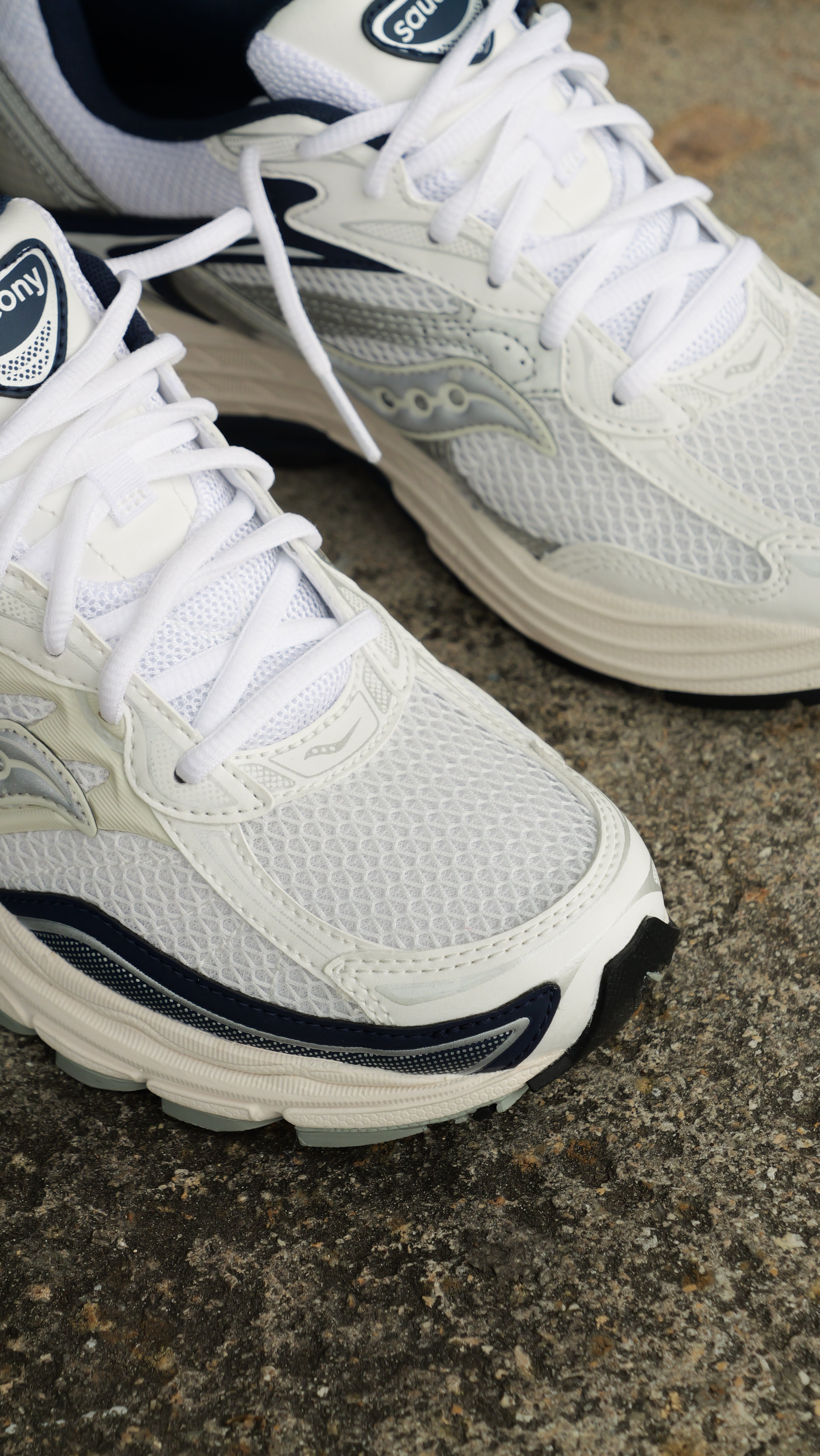 Mens Saucony ProGrid Omni 9 (White/Navy) - Saucony