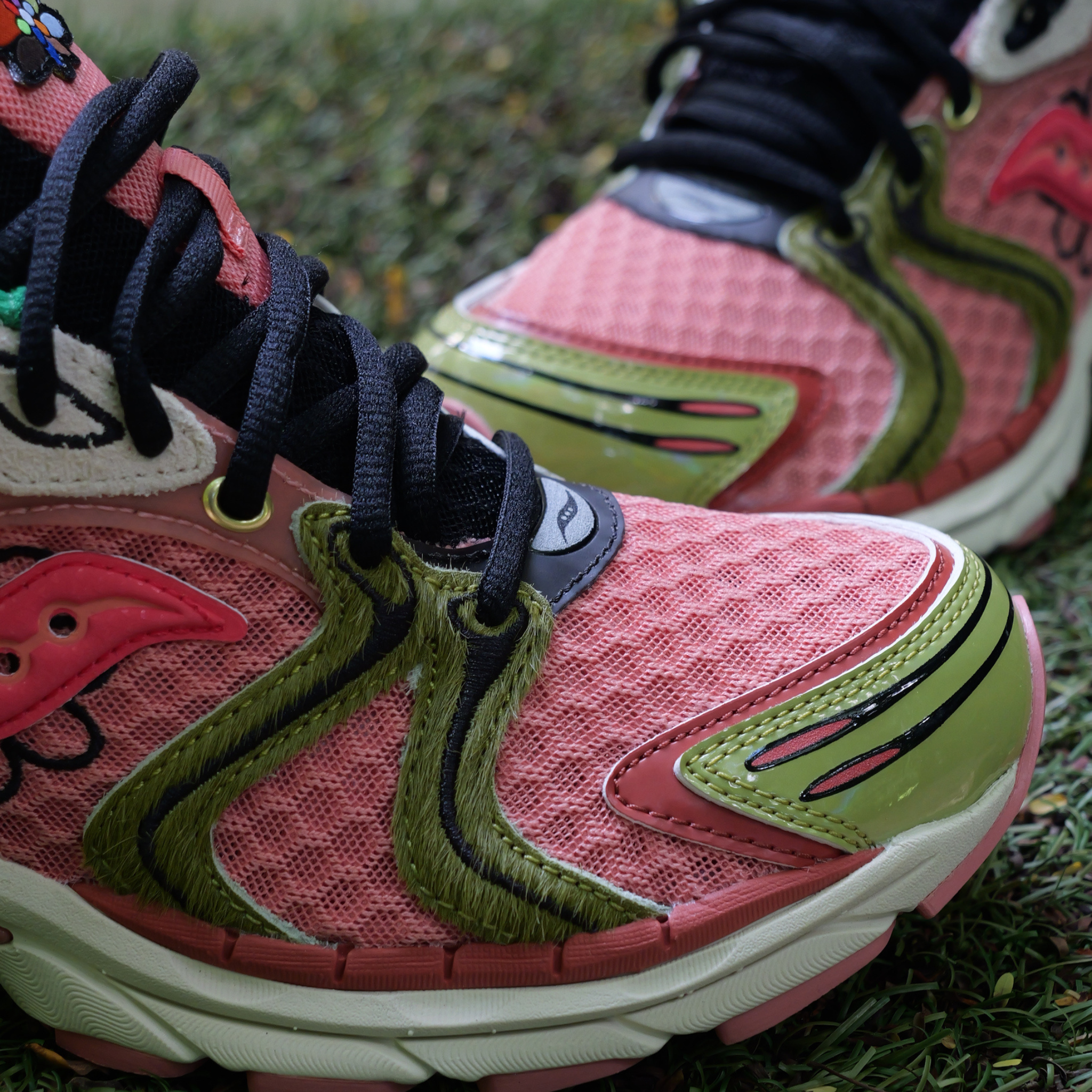 SAUCONY X JAE TIPS Progrid Triumph 4 Virginia Creeper (Peach/Leaf) - VIP Saucony