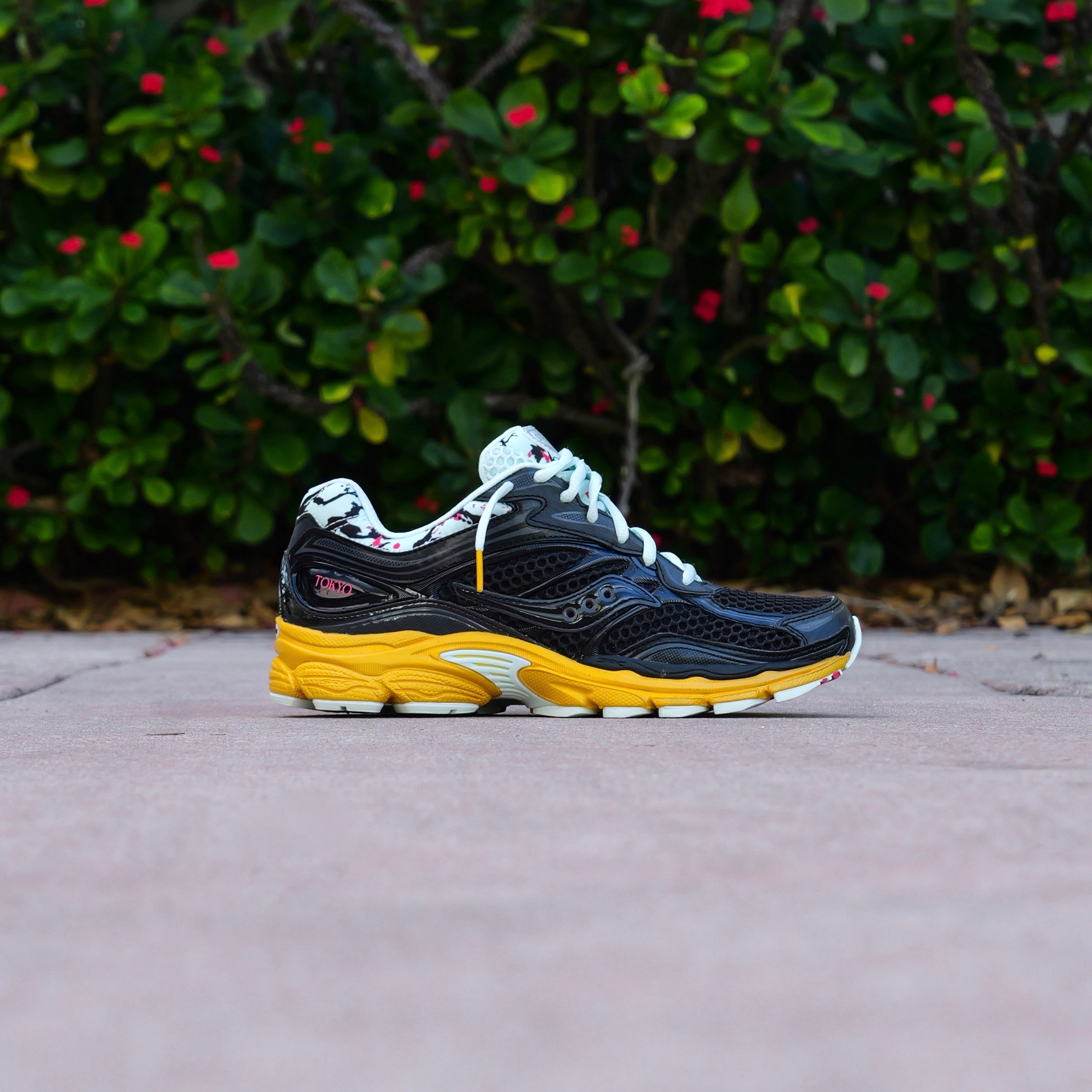 Mens Saucony ProGrid Omni 9 (Black Fleur) - Saucony