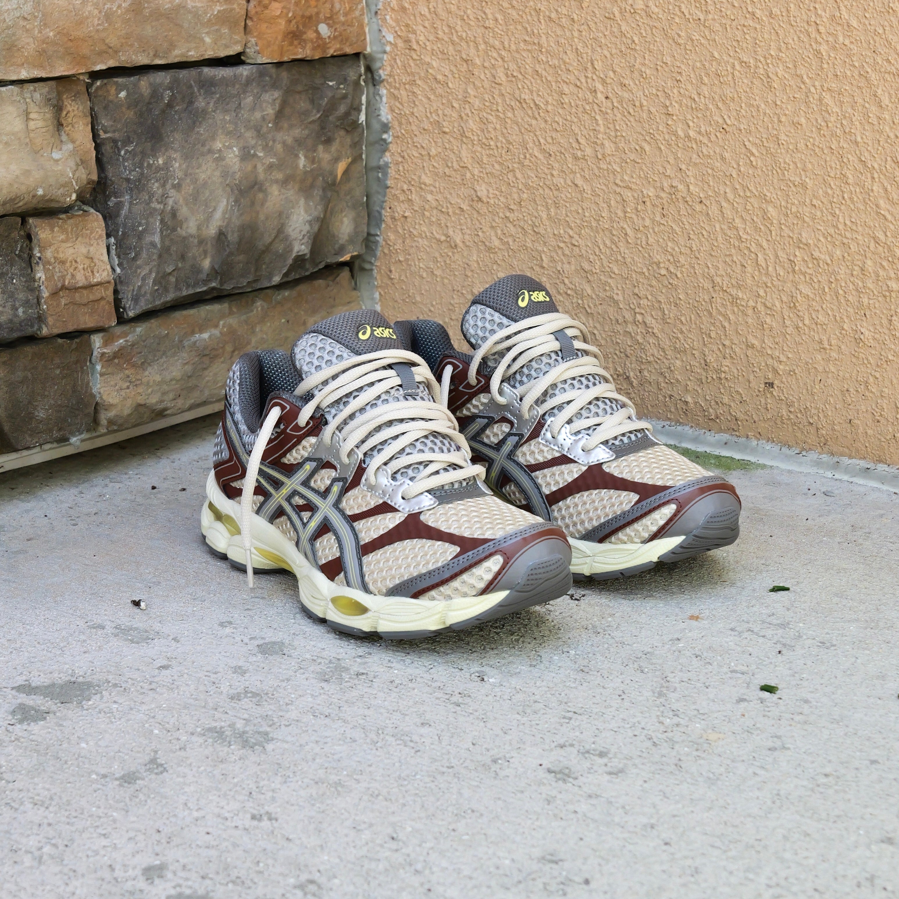 Mens Asics x The Finesse Gel-Cumulus 16 (Beige/Grey)