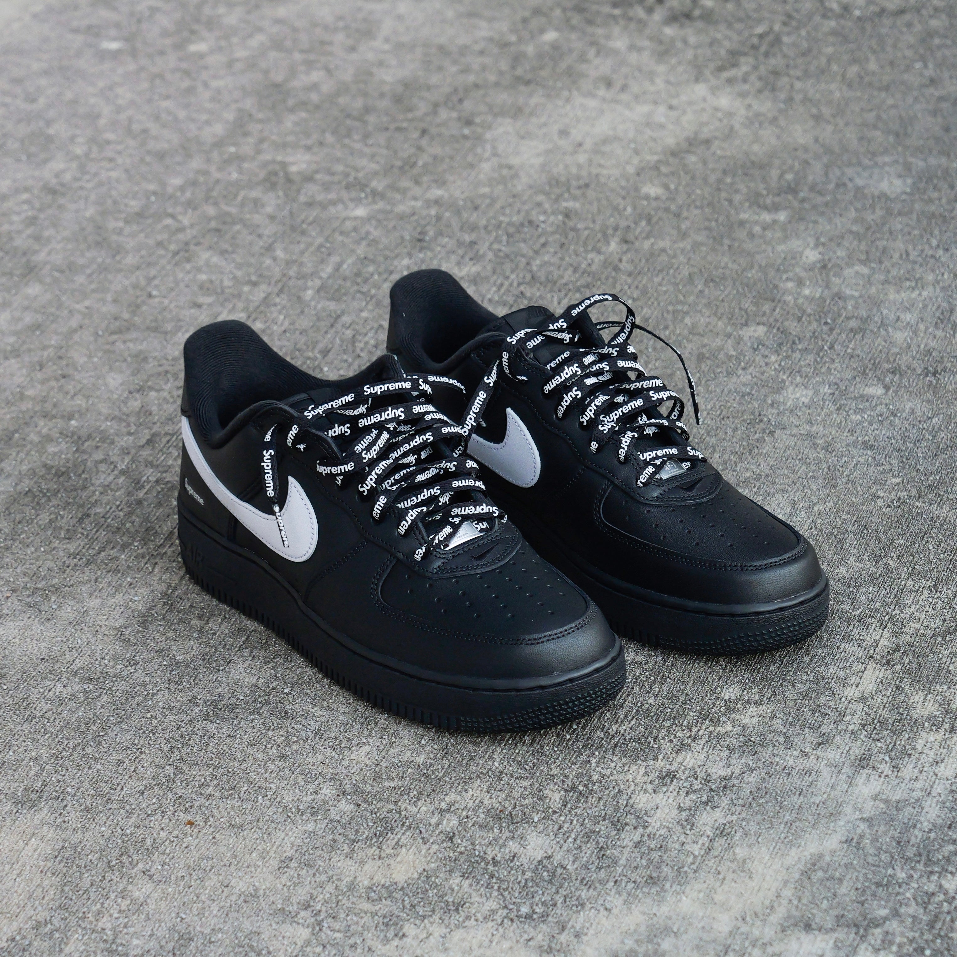 Nike x Supreme Air Force 1 Low SP (Black/White) - Nike