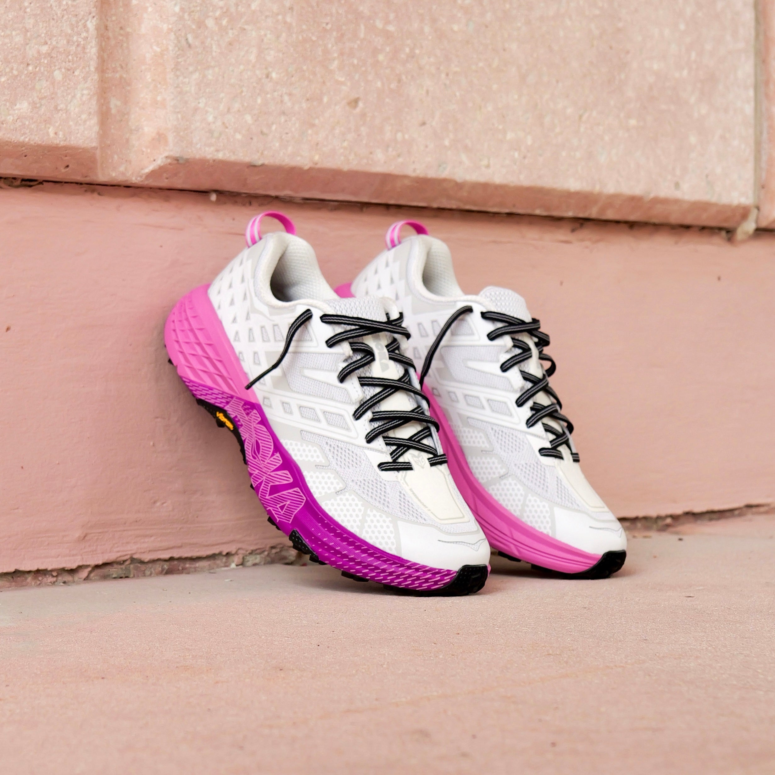 Hoka SpeedGoat 2 CNFC (Cosmic Grey / Neon Fuchsia)