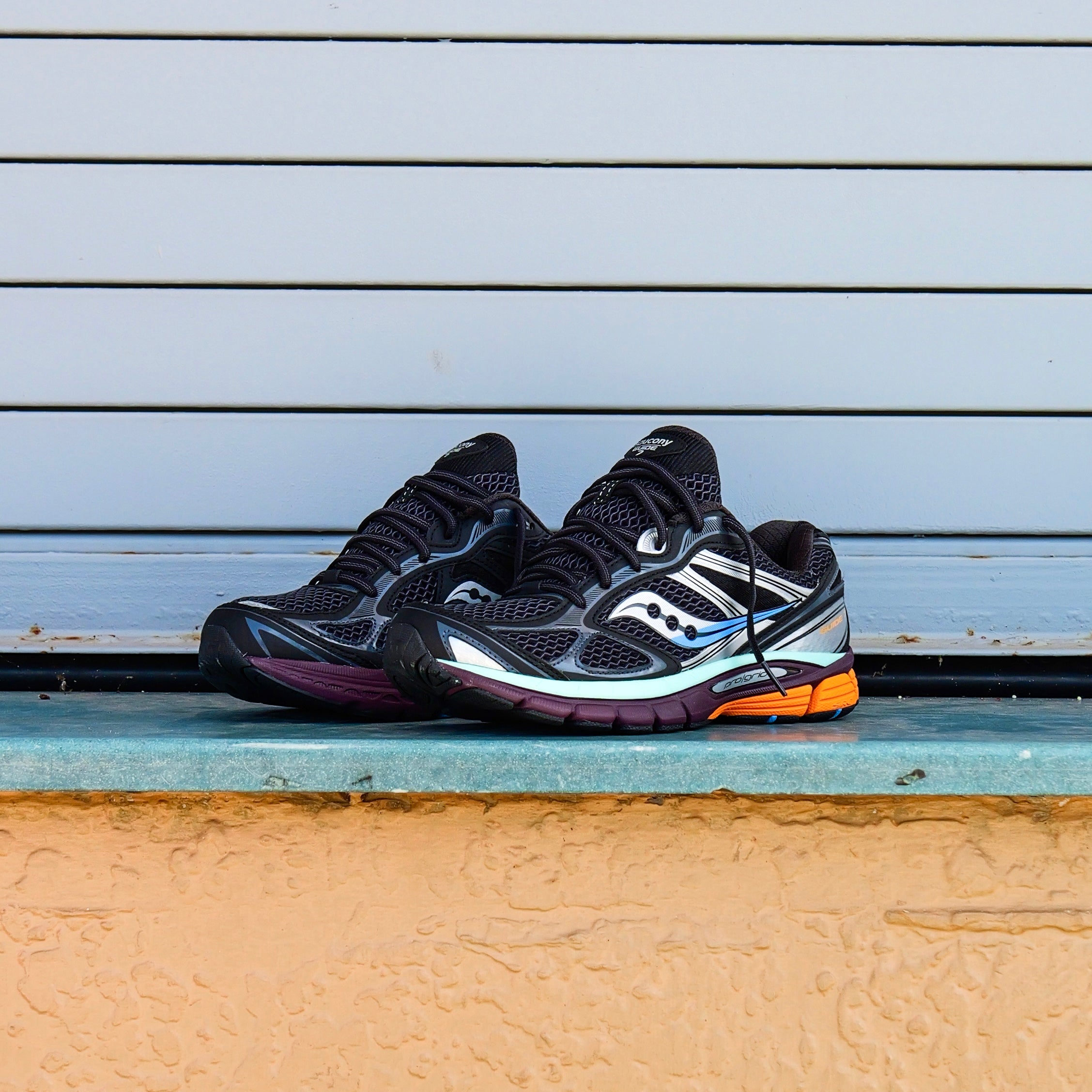 Mens Saucony ProGrid Guide 7 (Black/Multi)