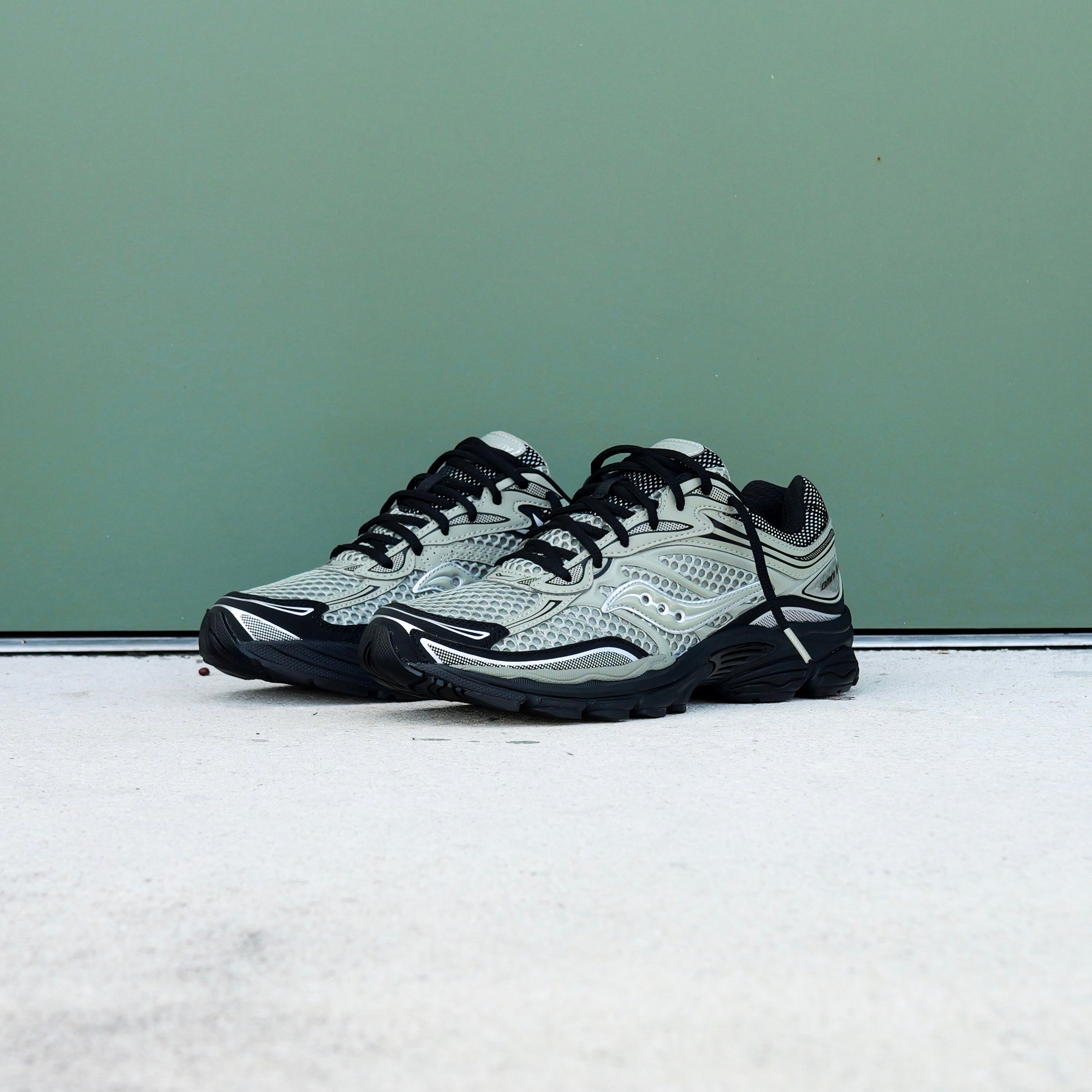 Mens Saucony ProGrid Omni 9 (Sage/Black)