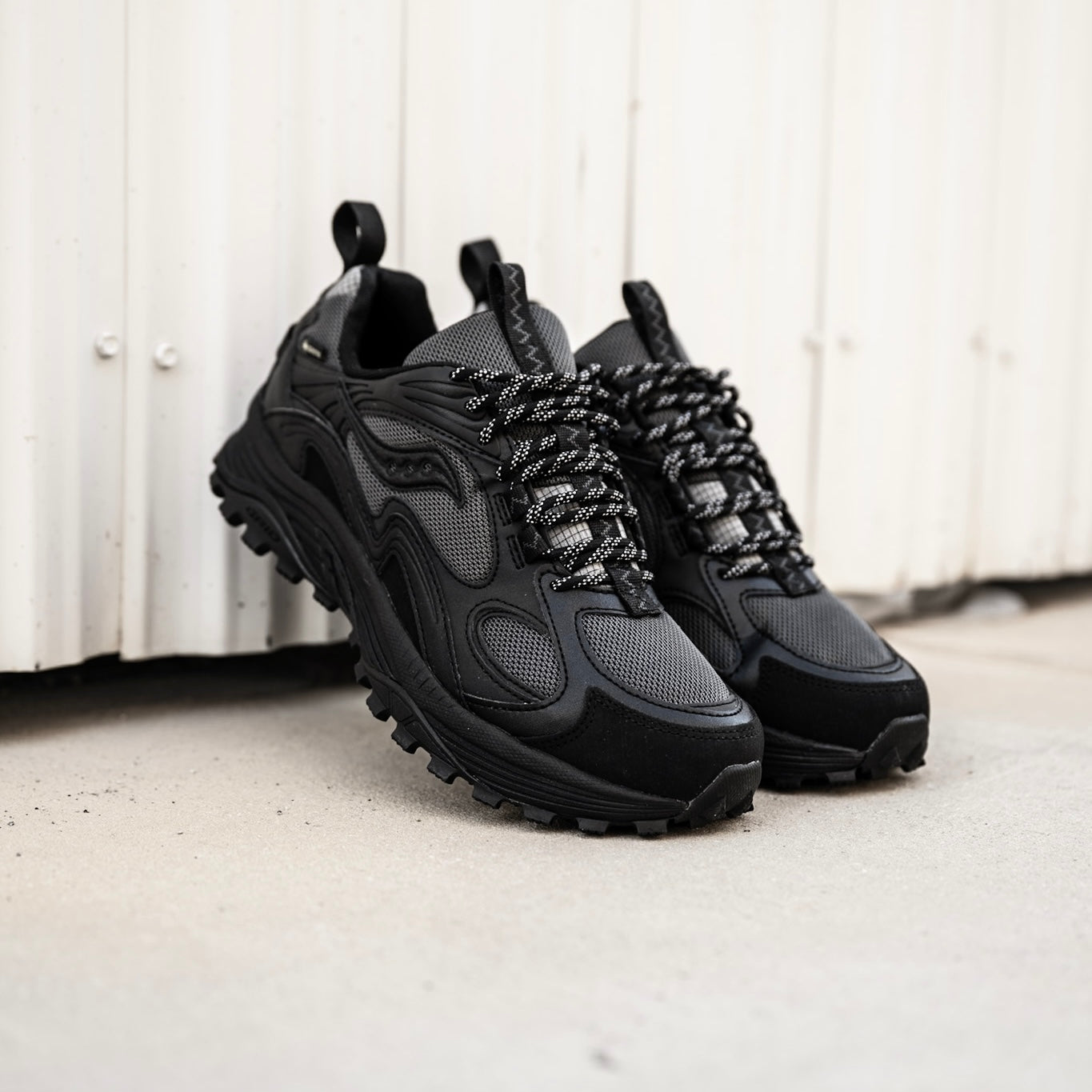 Mens Saucony Grid Aura GTX (Black) - Saucony