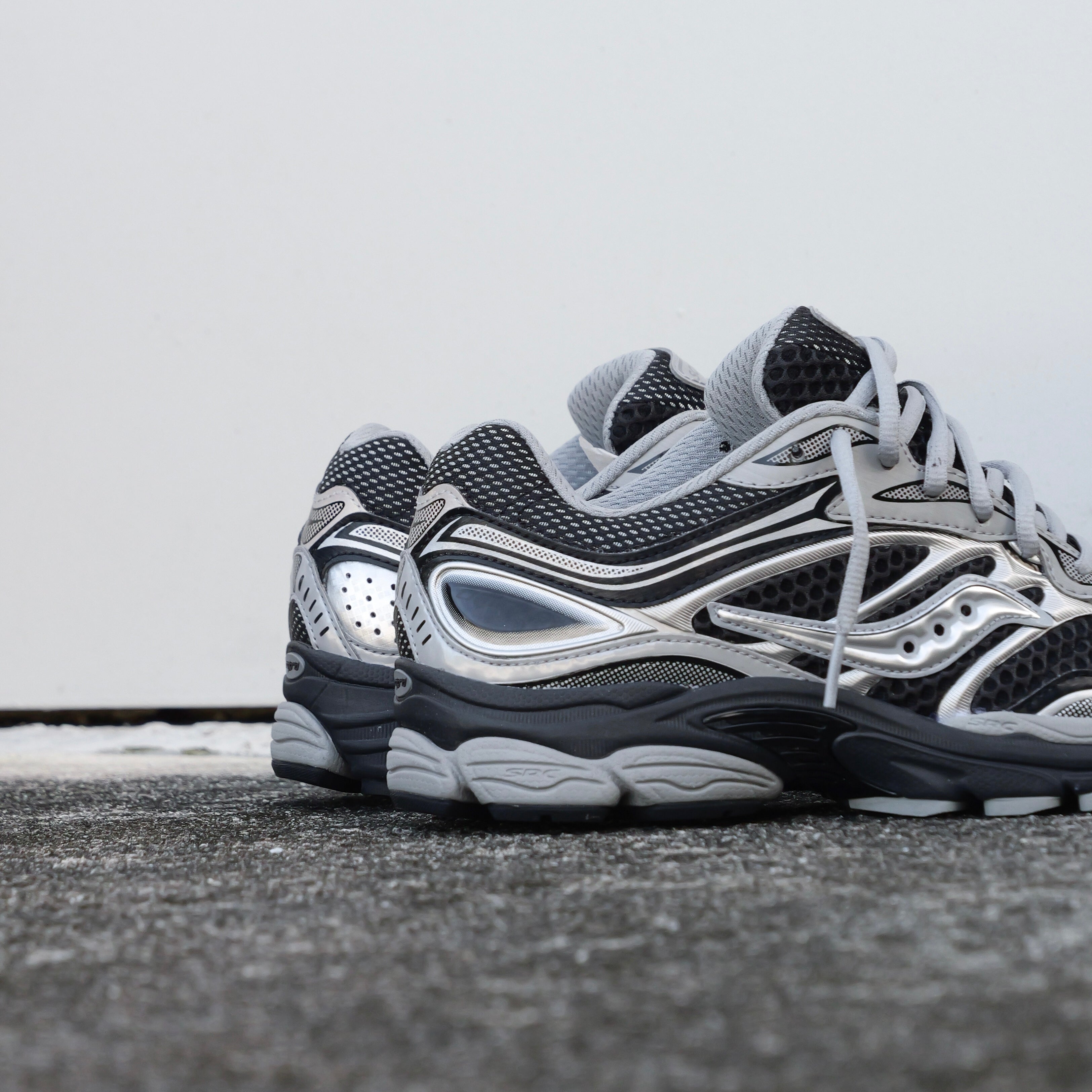 Mens Saucony ProGrid Omni 9 (Black/Silver) - Saucony