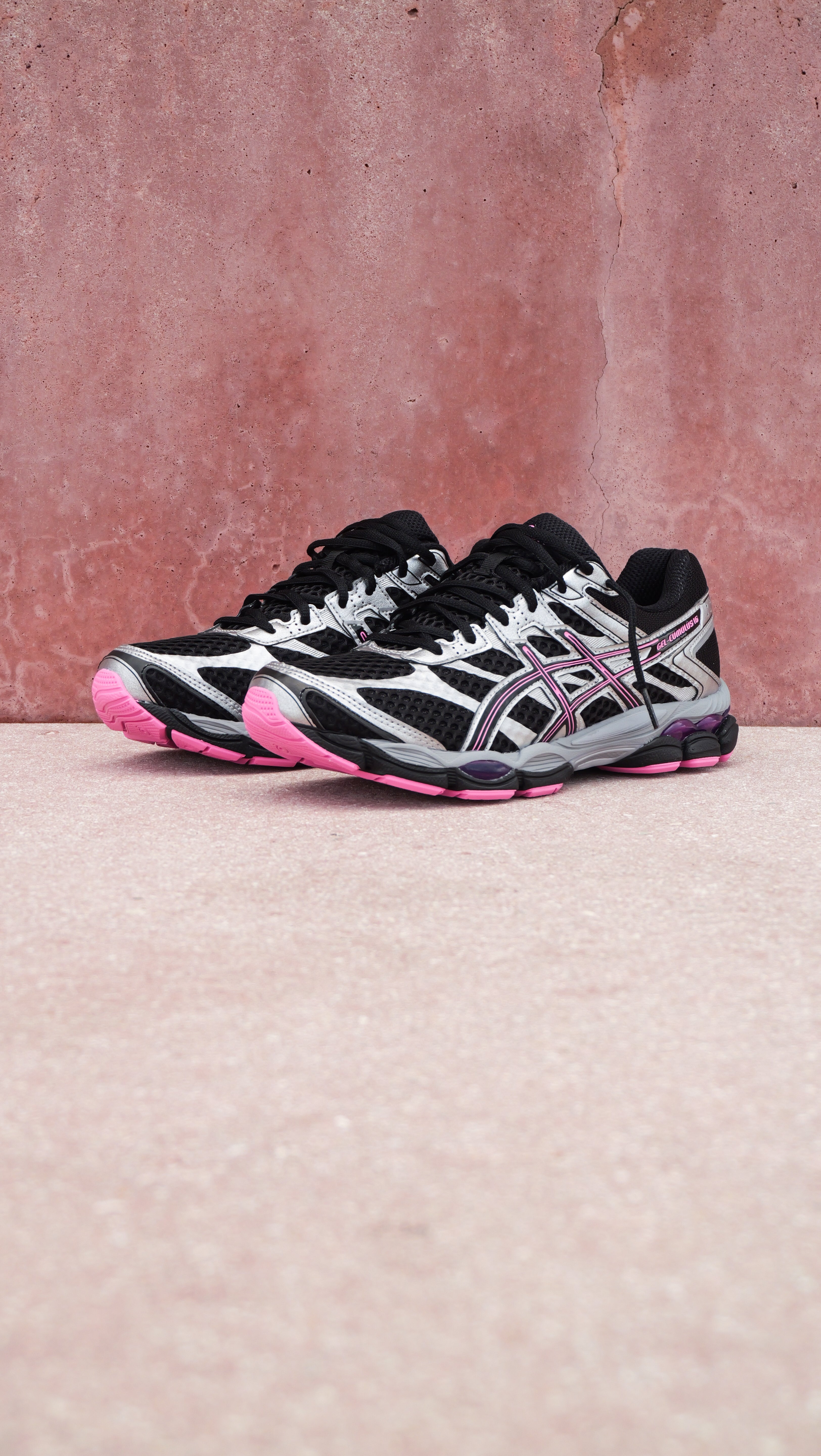 Mens Asics Gel-Cumulus 16 (Black/ Dragon Fruit)