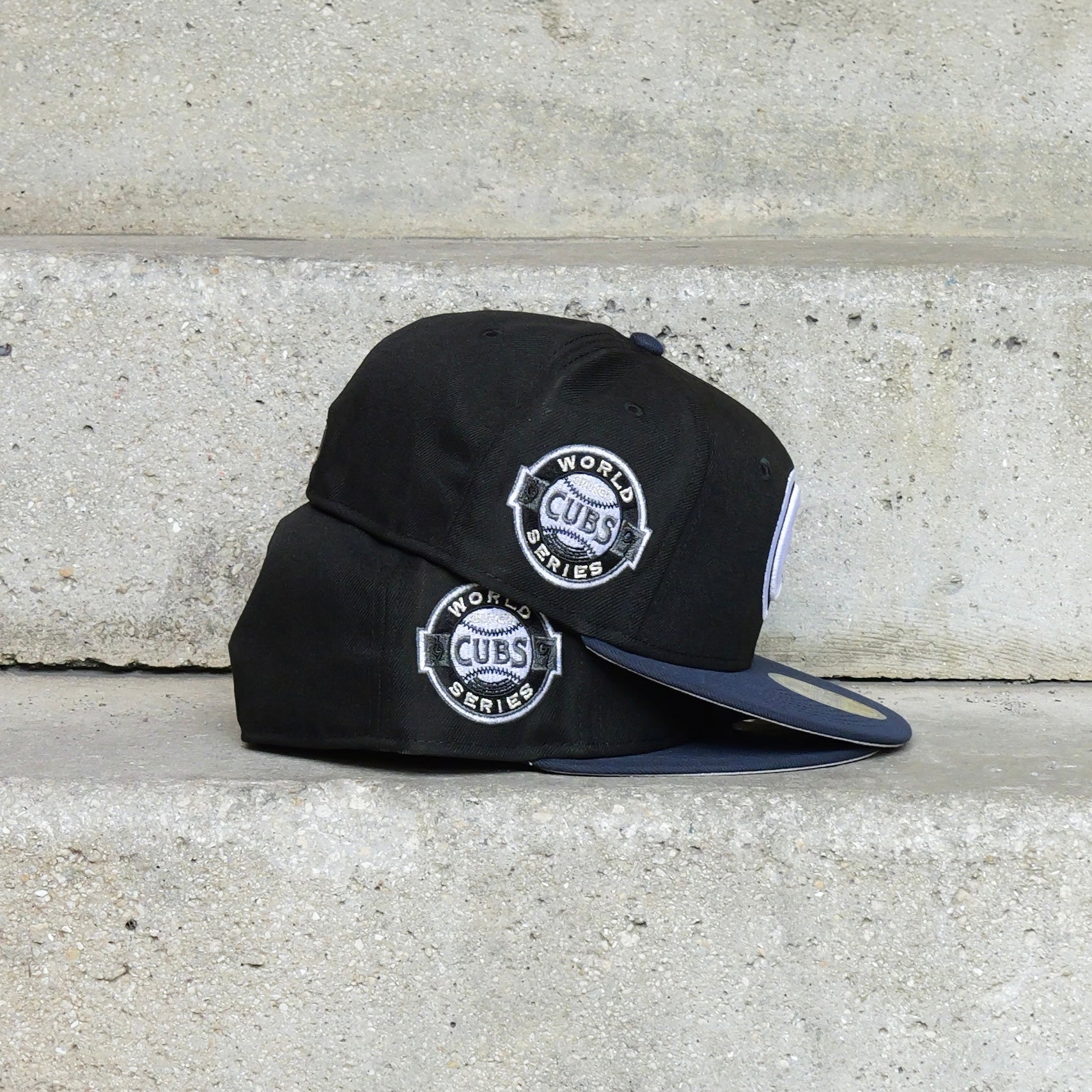 New Era Chicago Cubs World Series Side Patch Fitted (Black/Navy) - New Era