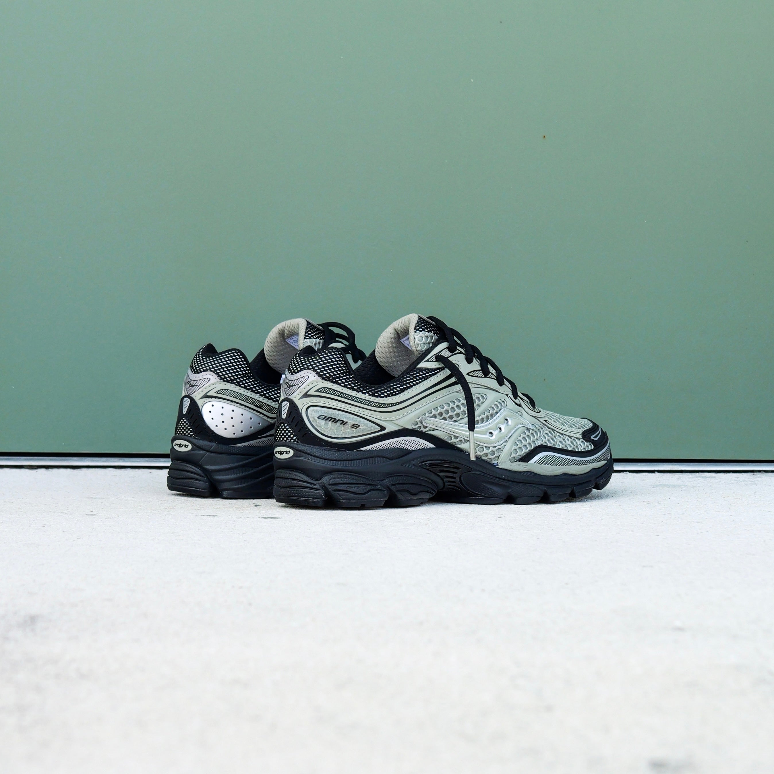 Mens Saucony ProGrid Omni 9 (Sage/Black)