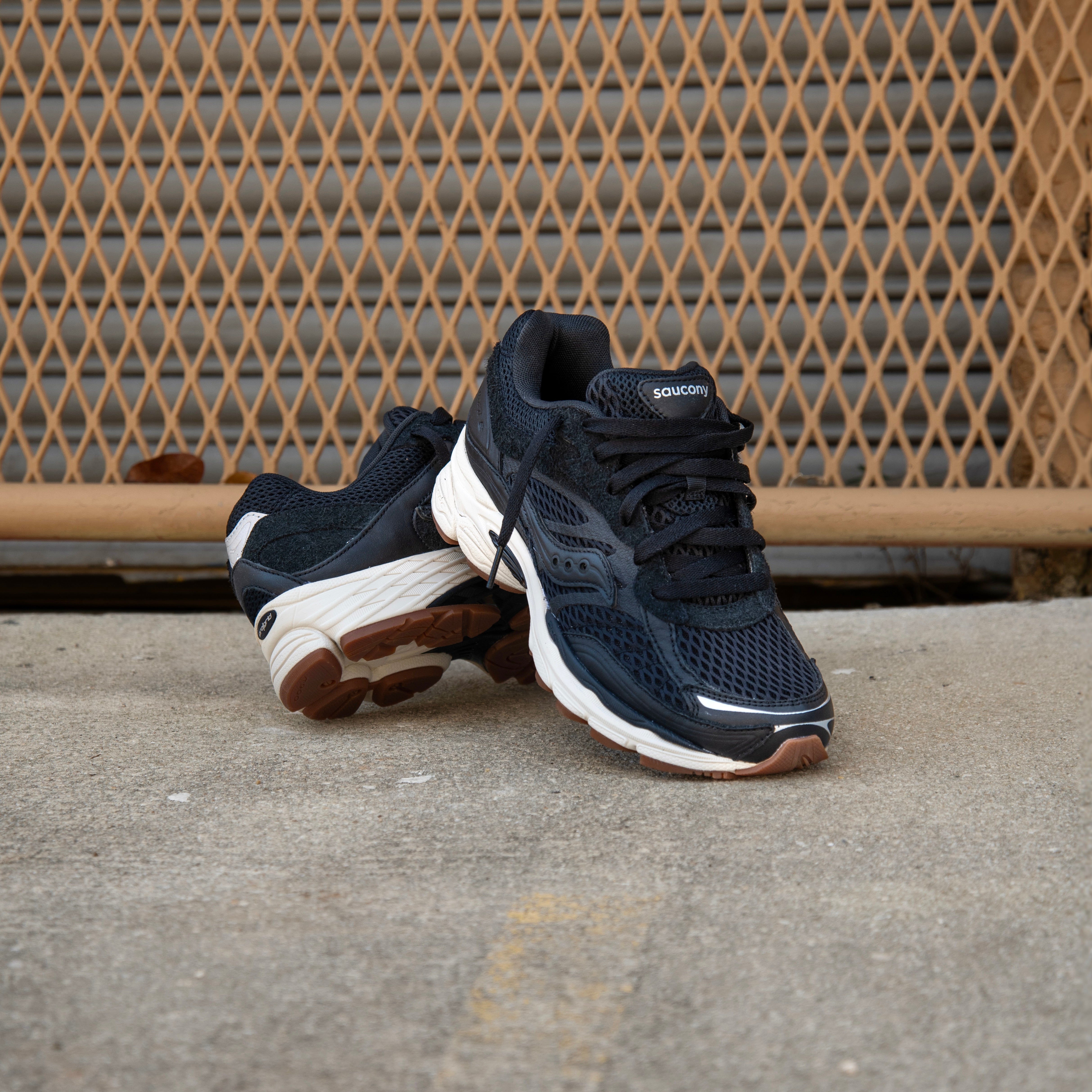 Mens Saucony ProGrid Omni 9 (Crafted Black) - Saucony