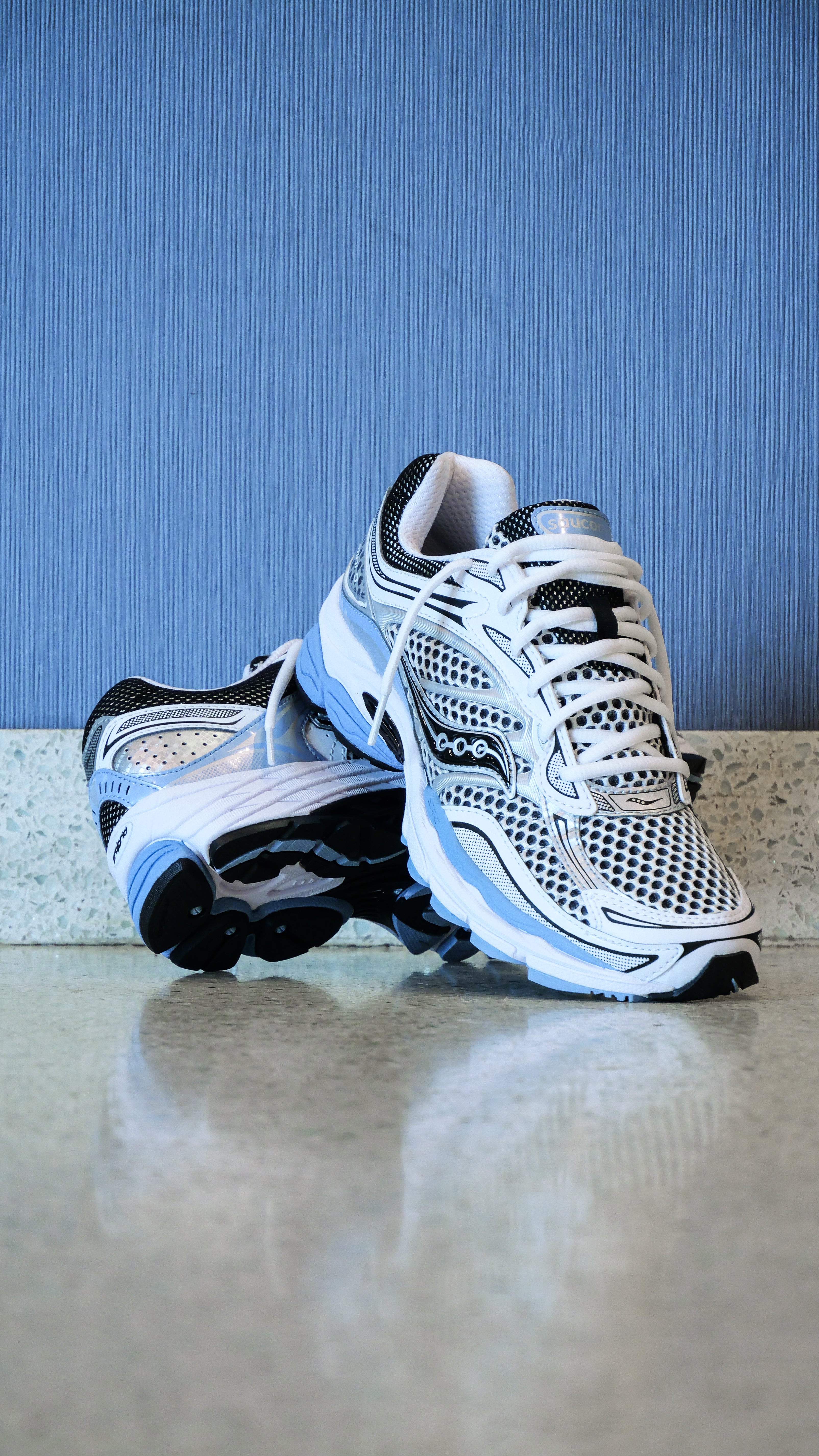 Mens Saucony ProGrid Omni 9 (Blissful/White)