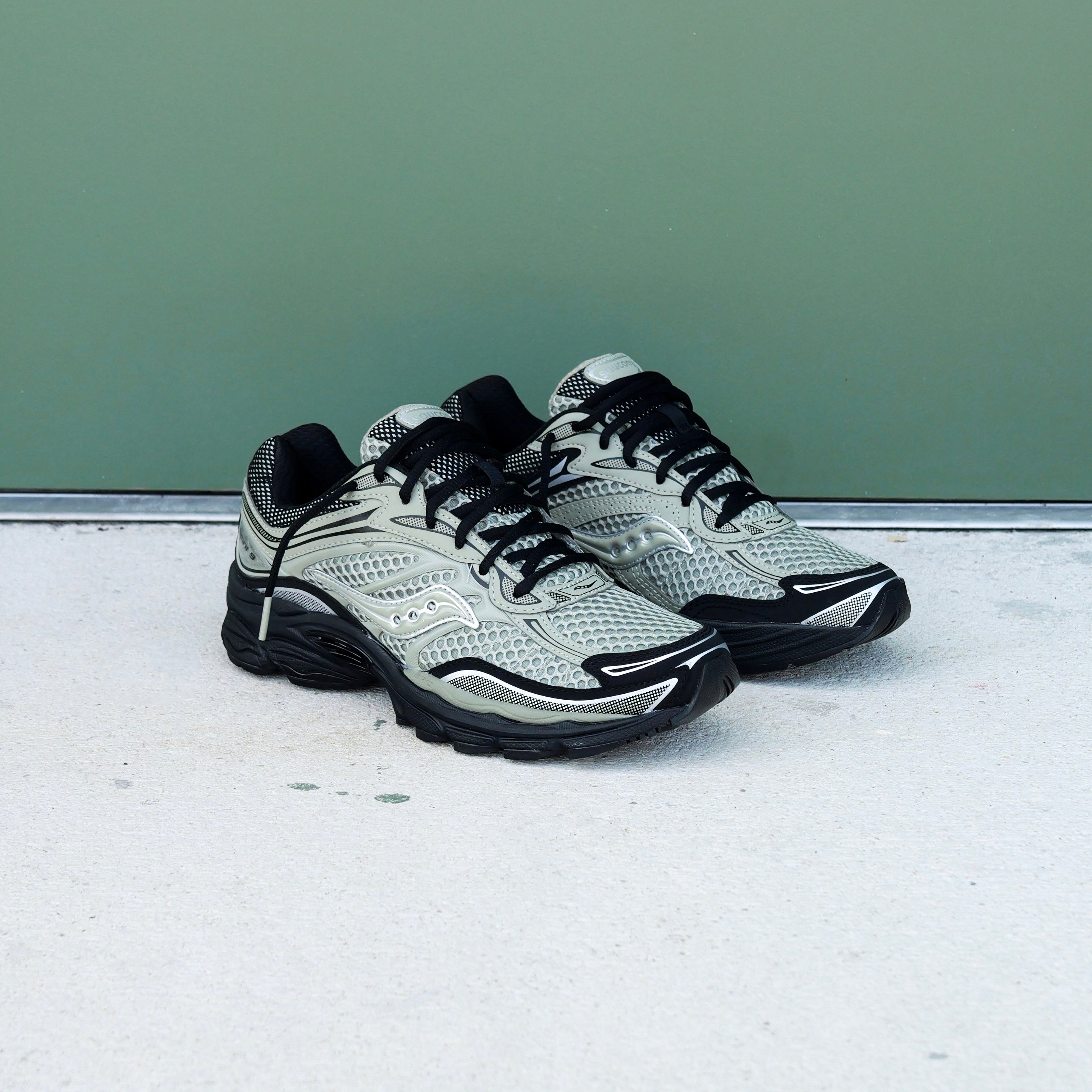Mens Saucony ProGrid Omni 9 (Sage/Black)
