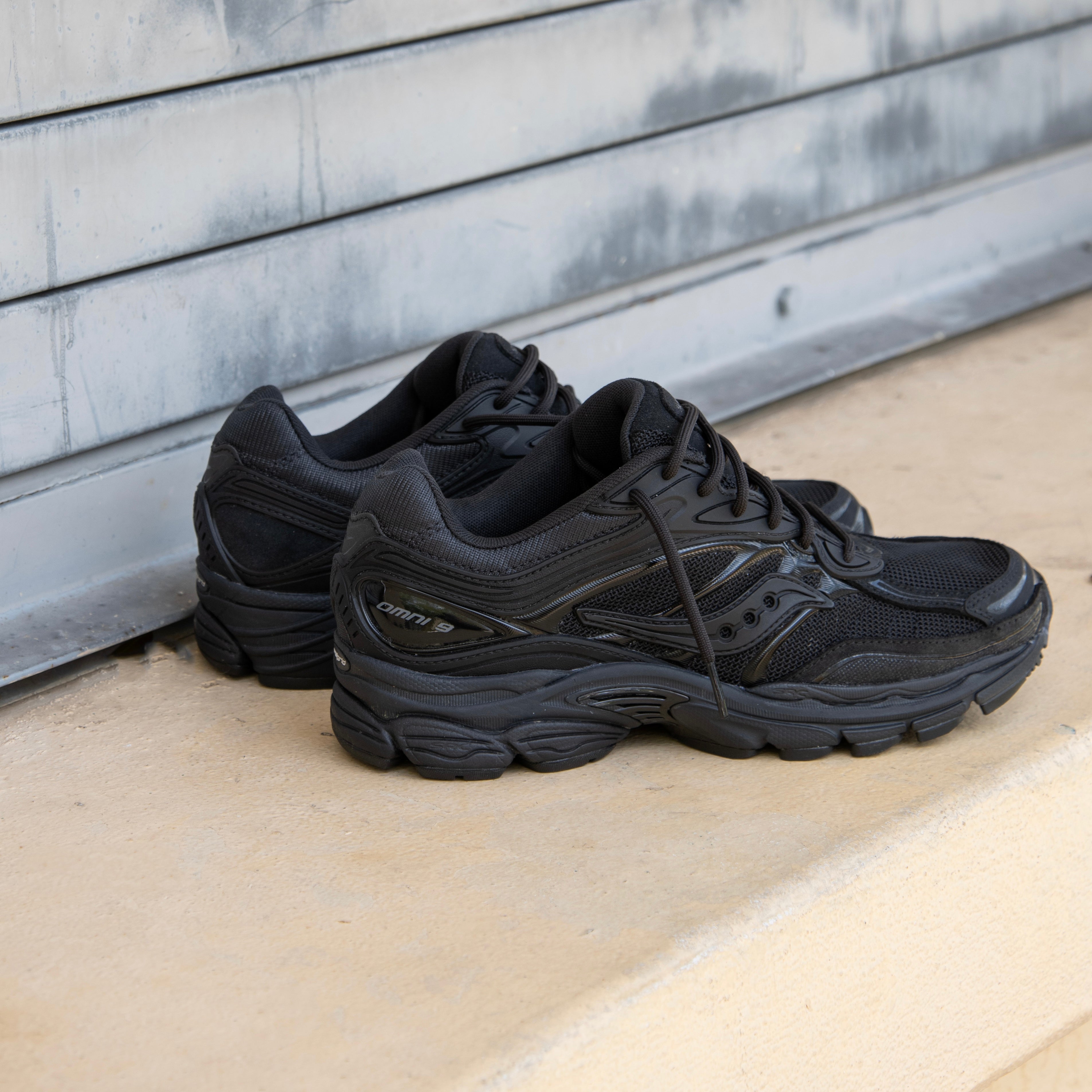 Mens Saucony ProGrid Omni 9 (Black/Noir) - Saucony
