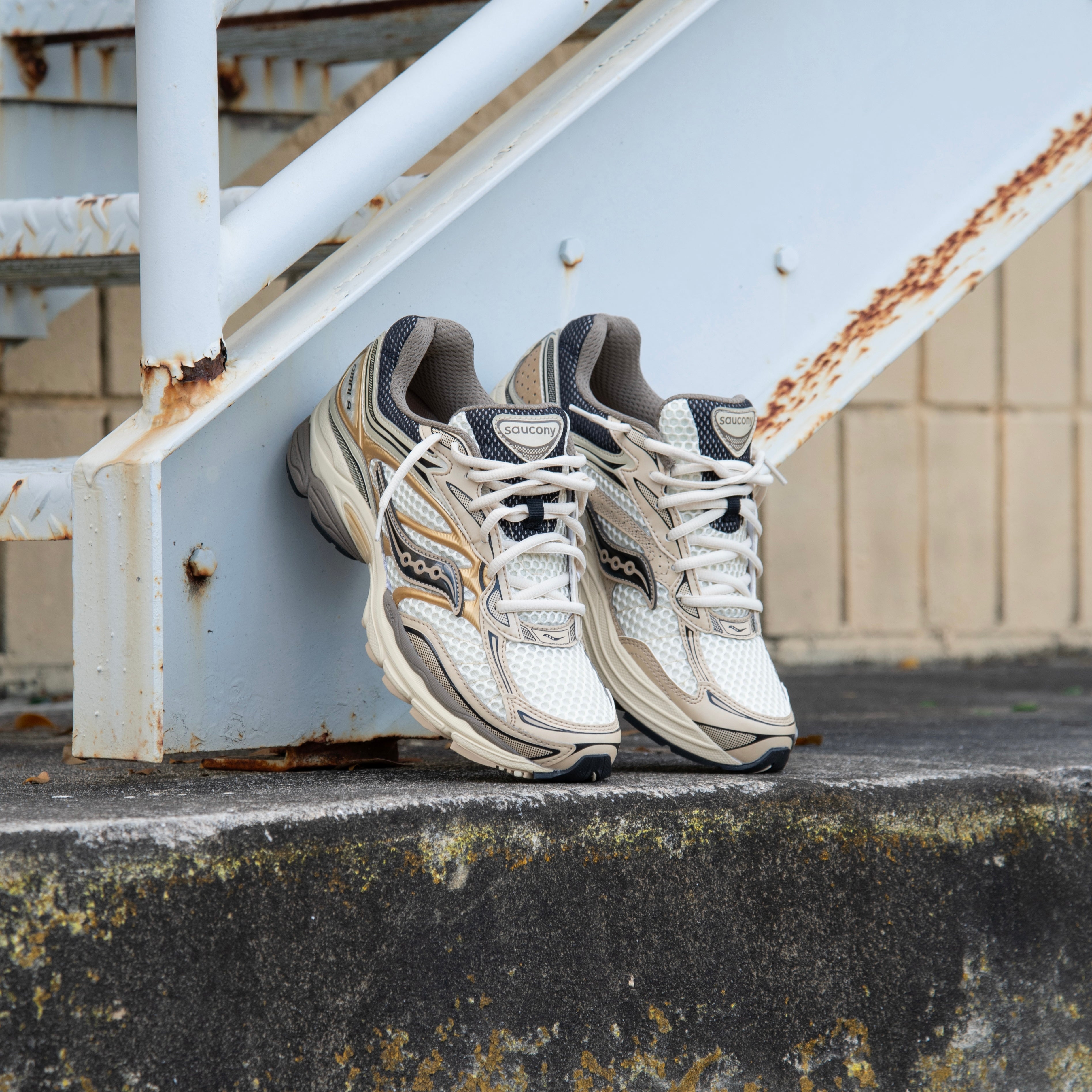 Mens Saucony ProGrid Omni 9 (Gold) - Saucony