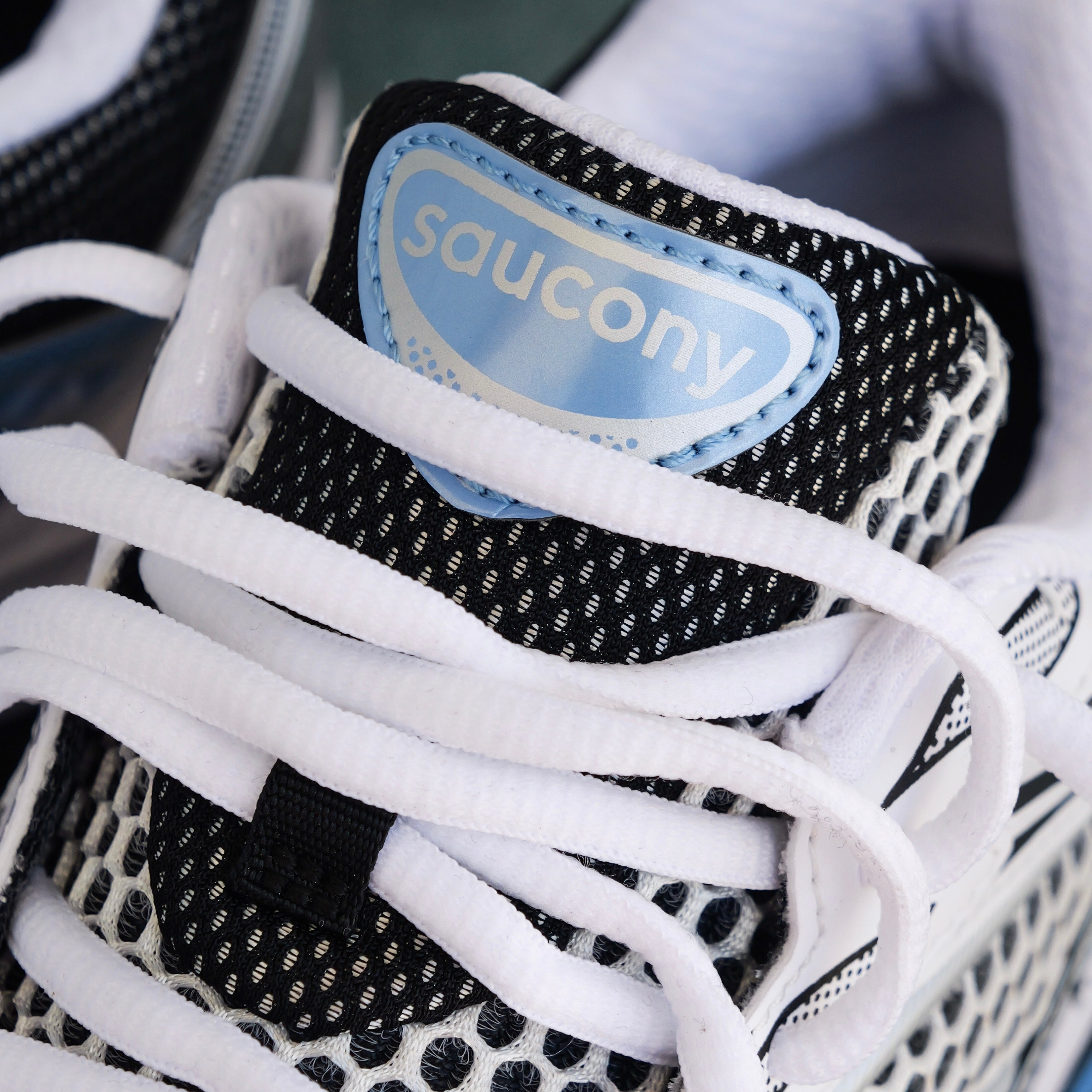 Mens Saucony ProGrid Omni 9 (Blissful/White)