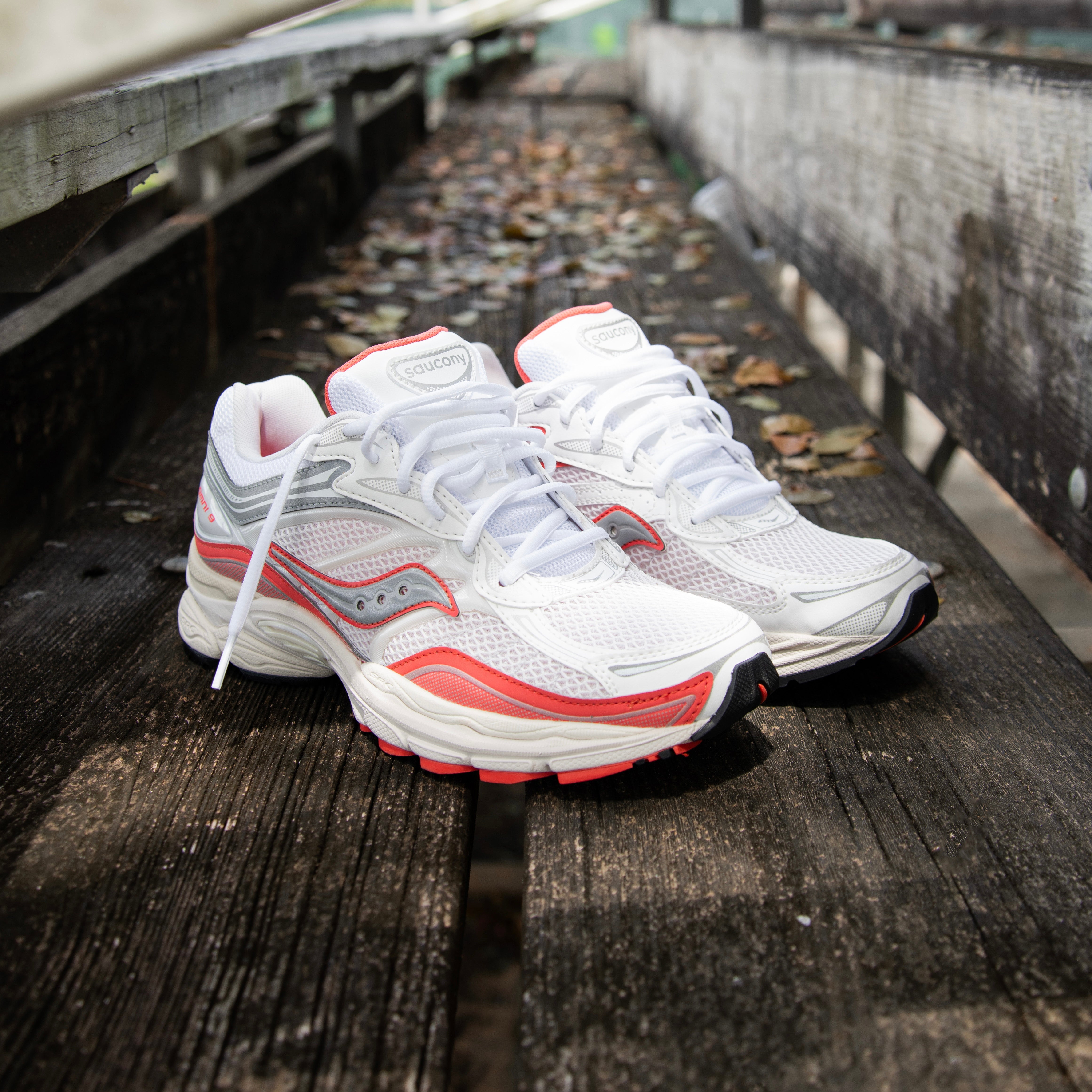 Mens Saucony ProGrid Omni 9 (Ivory/Coral) - Saucony