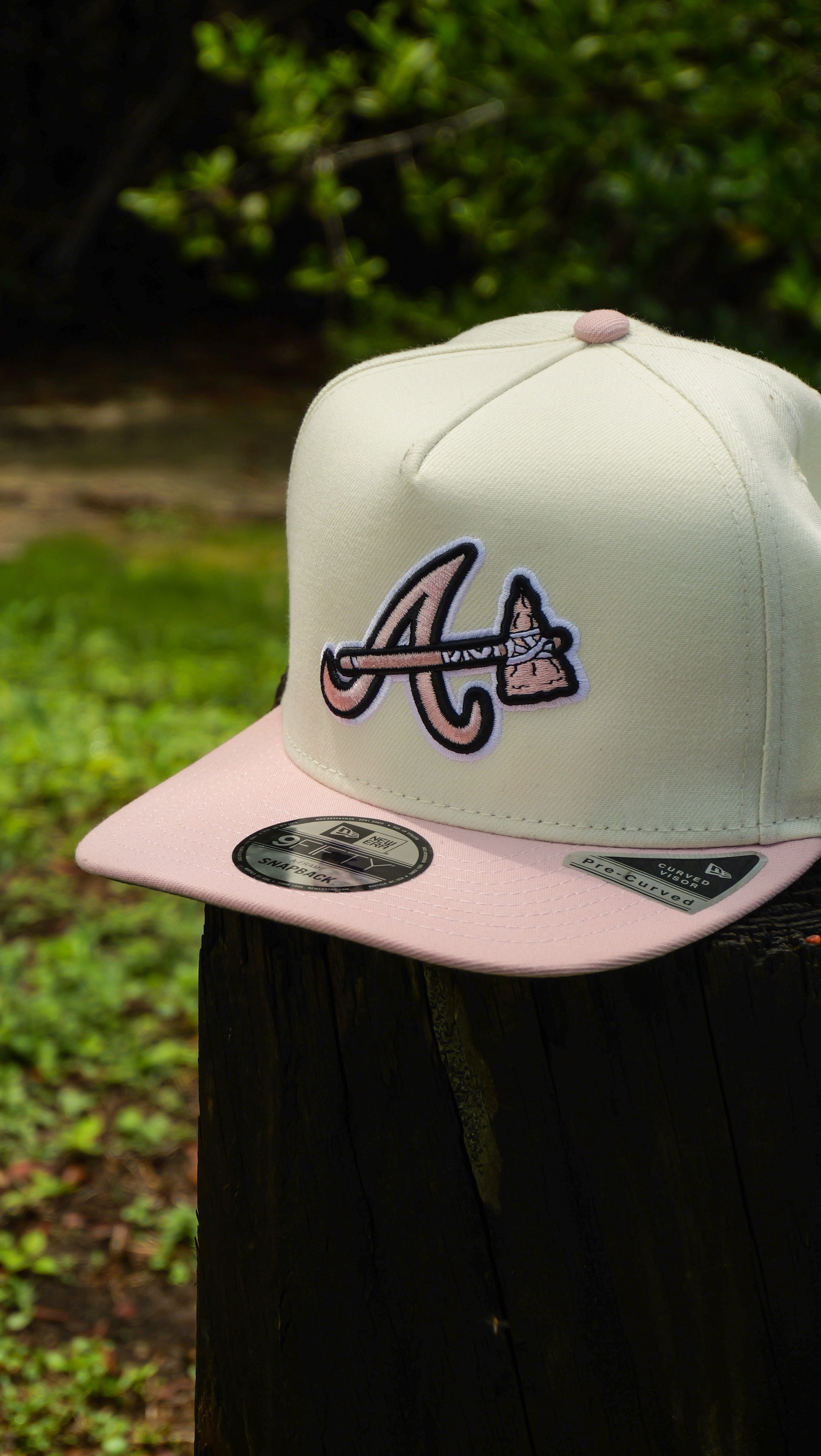 New Era Atlanta Braves 1871 Side Patch 9FIFTY A-Frame Snapback-(Chrome/Pink)