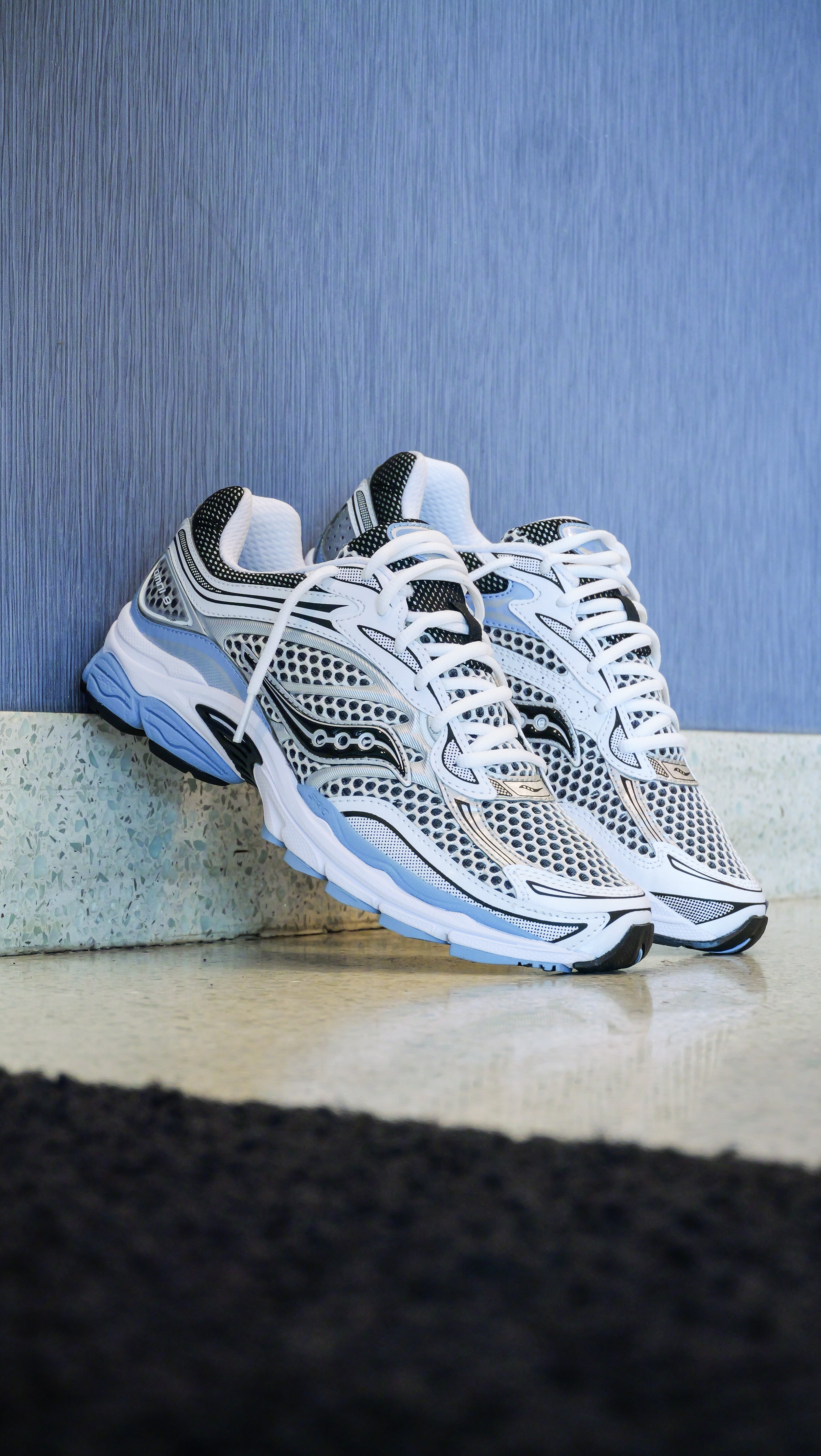 Mens Saucony ProGrid Omni 9 (Blissful/White)