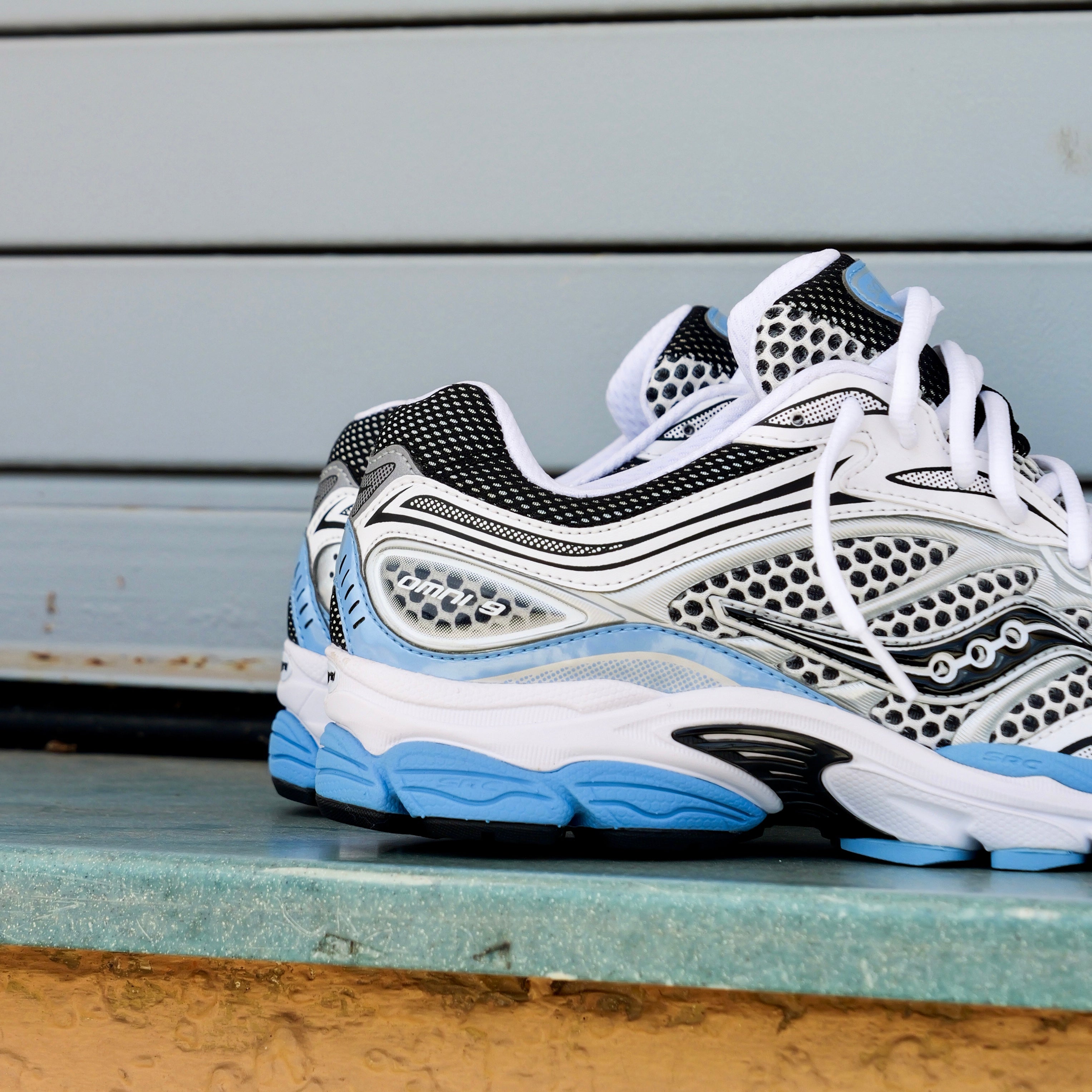 Mens Saucony ProGrid Omni 9 (Blissful/White)