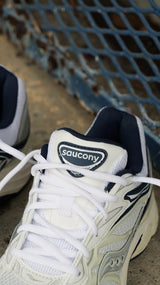 Mens Saucony ProGrid Omni 9 (White/Navy) - Saucony