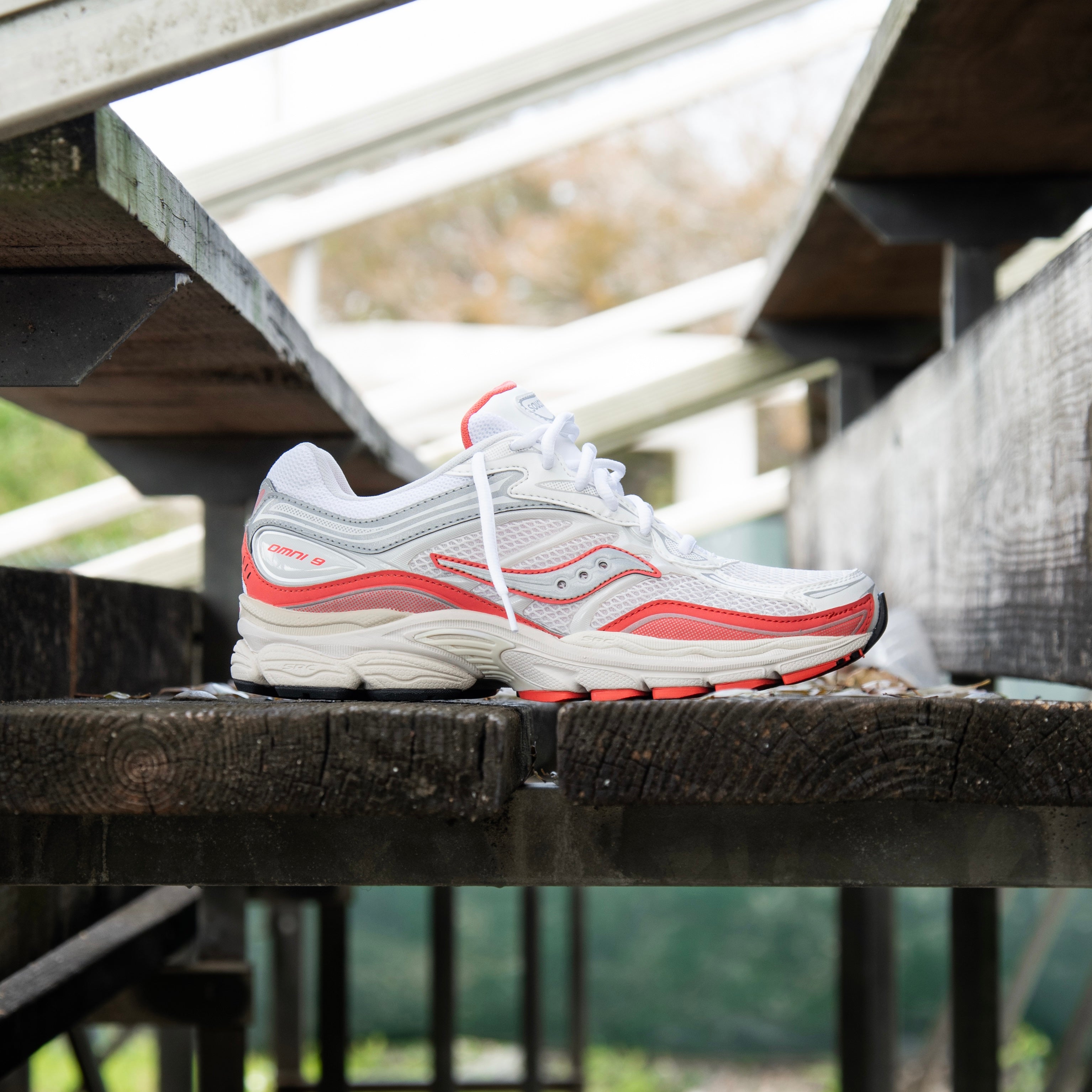 Mens Saucony ProGrid Omni 9 (Ivory/Coral) - Saucony