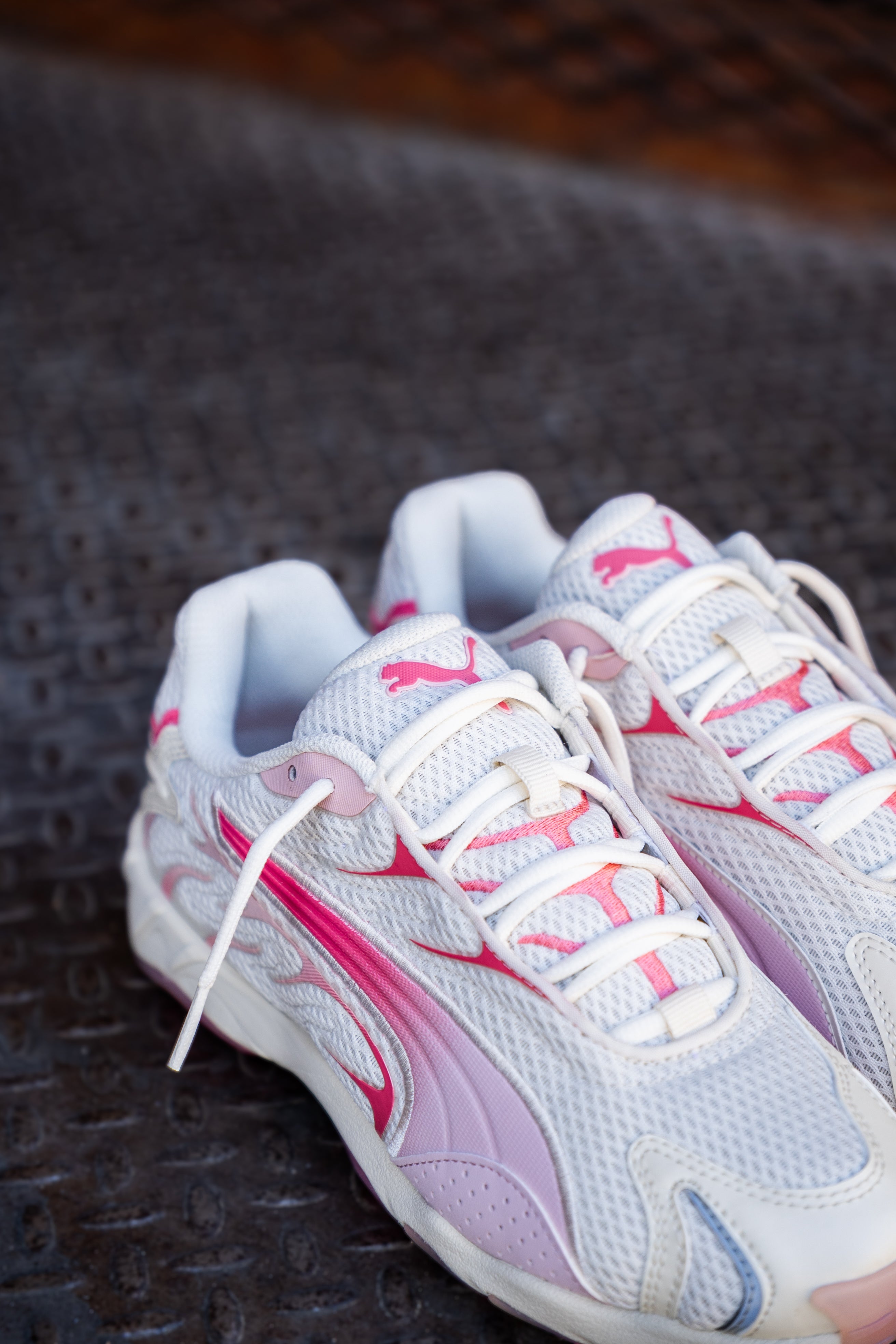 Womens Puma Inhale (Warm White/Magic Rose) - Puma