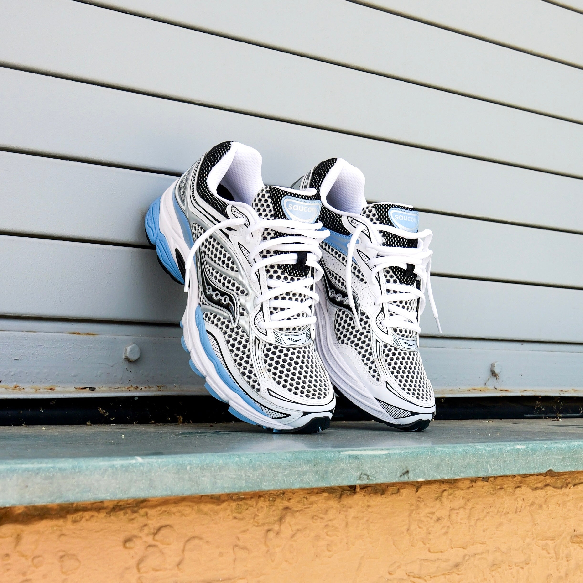 Mens Saucony ProGrid Omni 9 (Blissful/White)