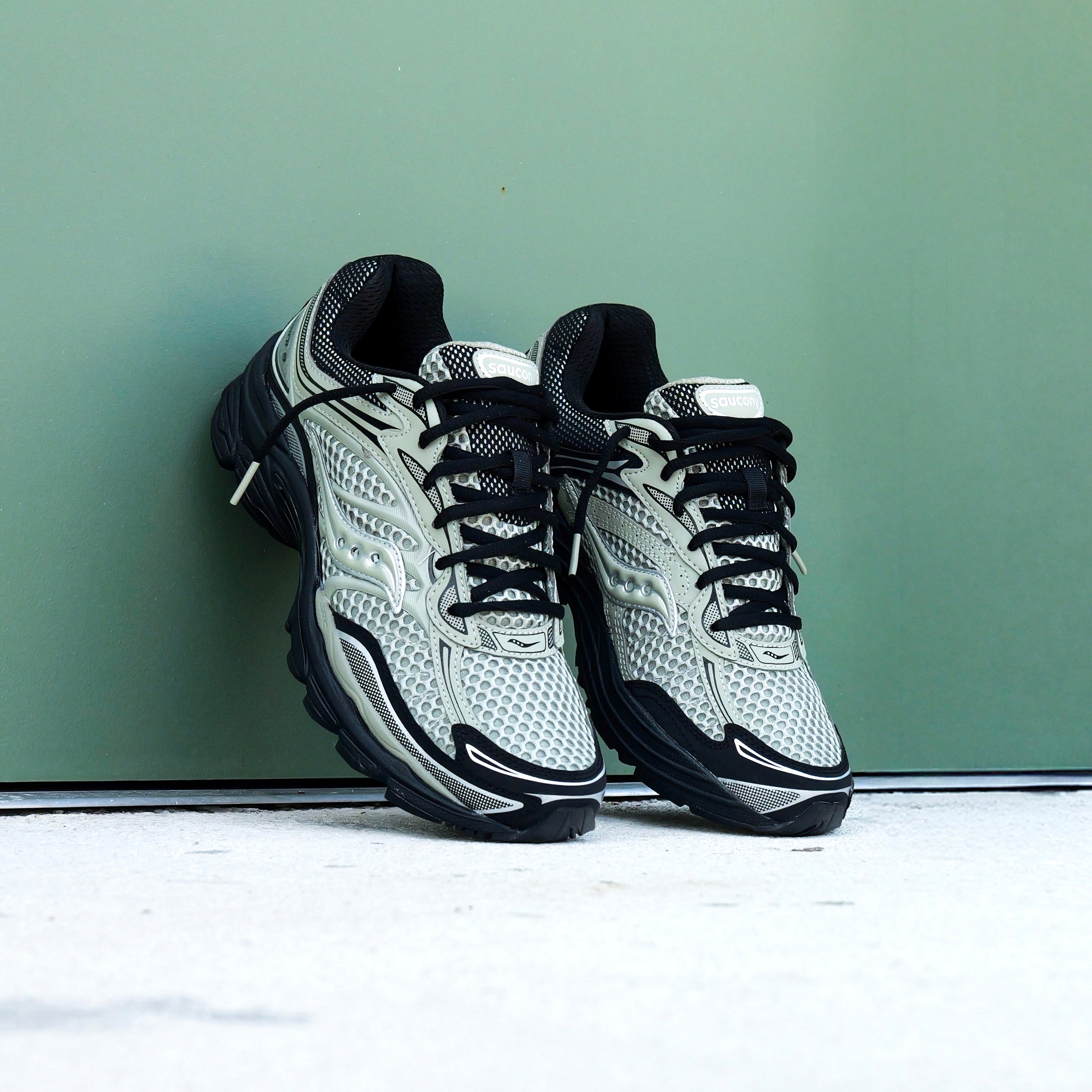 Mens Saucony ProGrid Omni 9 (Sage/Black)