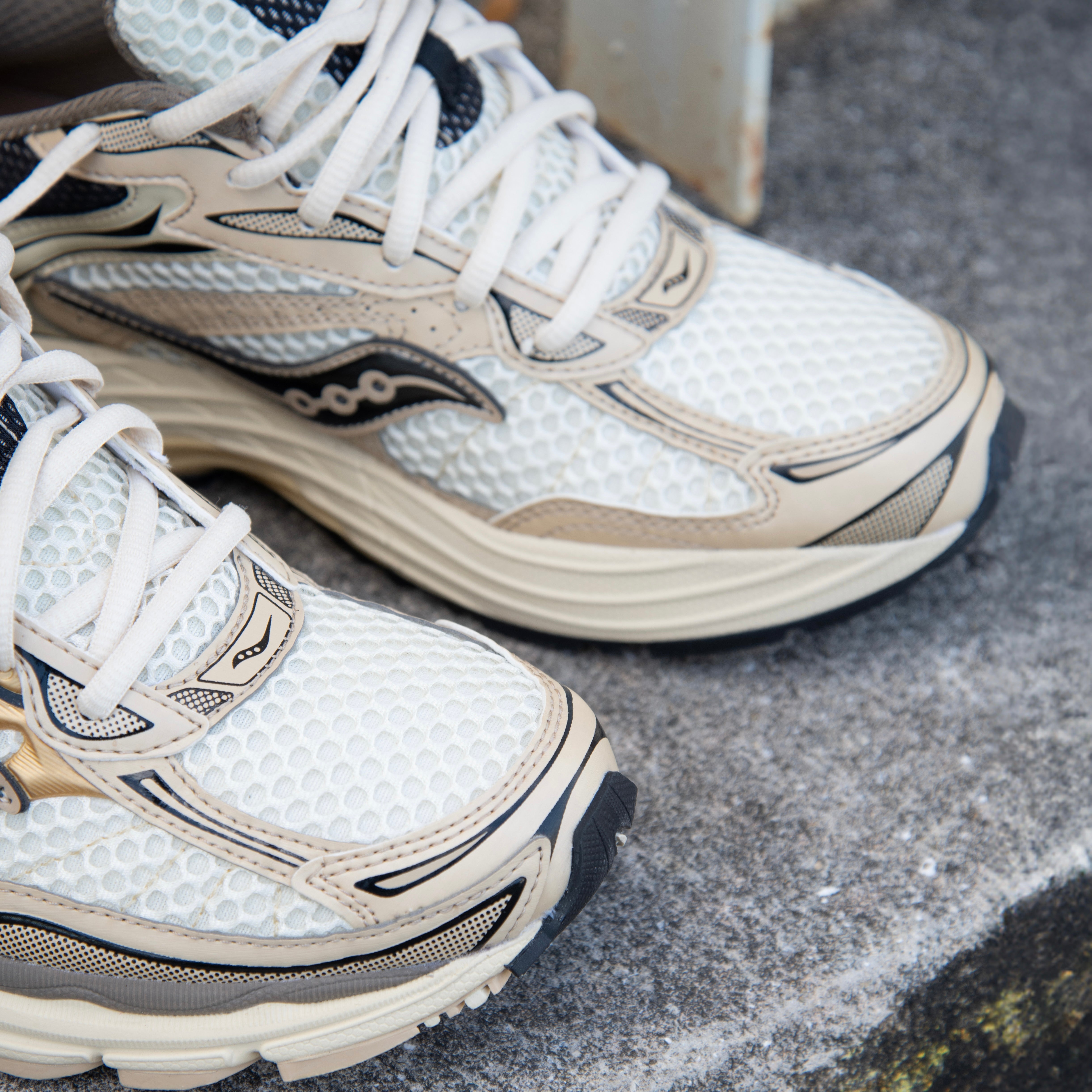 Mens Saucony ProGrid Omni 9 (Gold) - Saucony