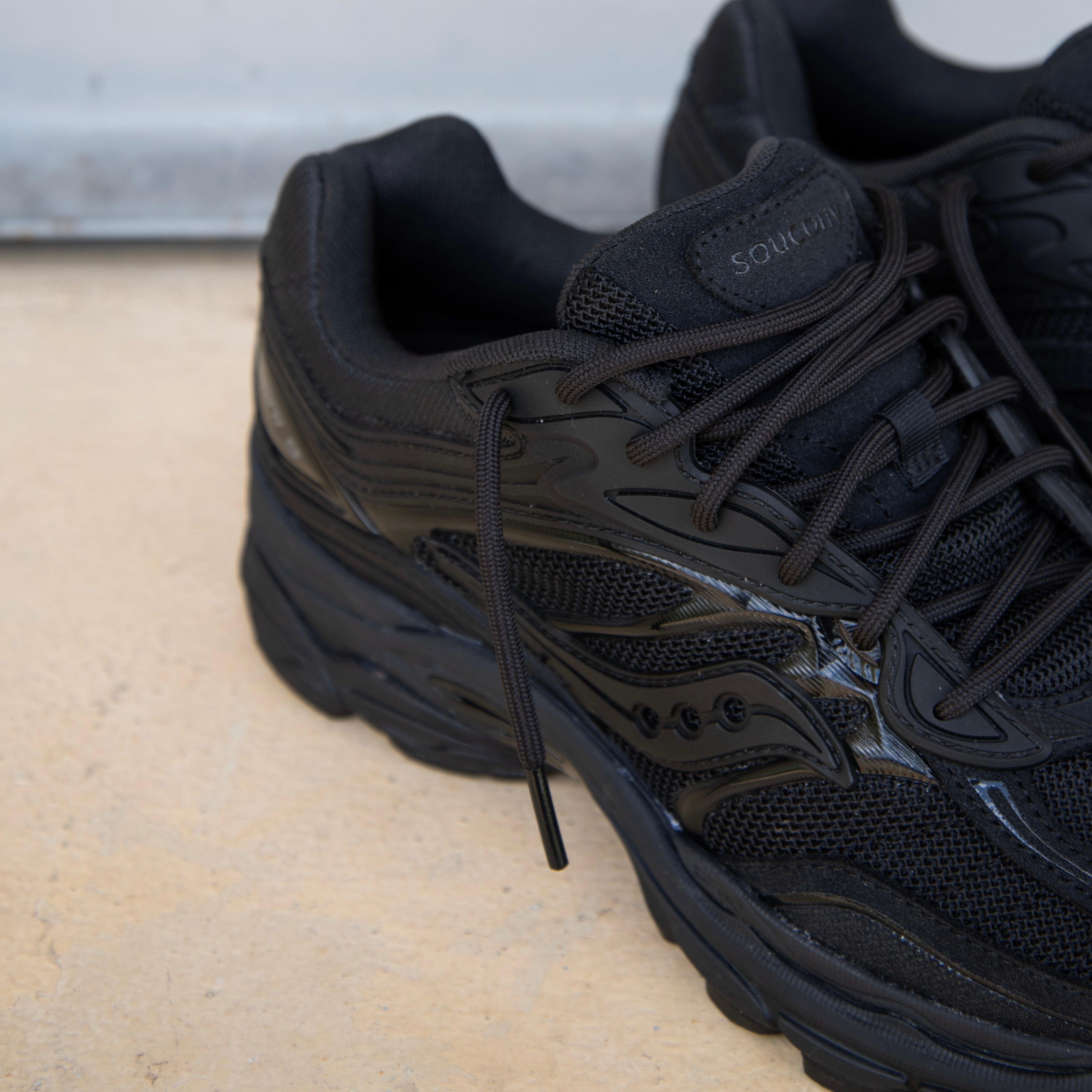 Mens Saucony ProGrid Omni 9 (Black/Noir) - Saucony