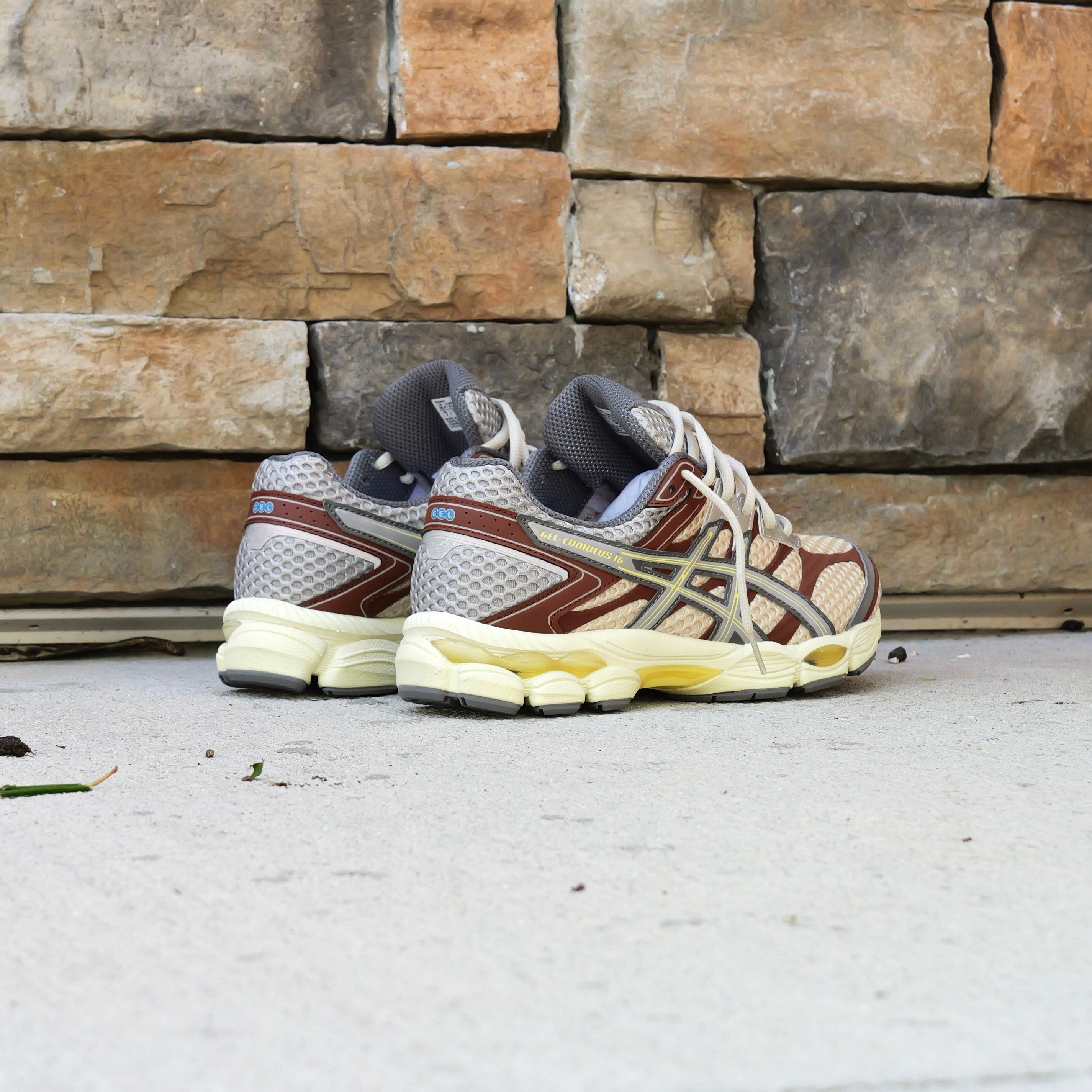 Mens Asics x The Finesse Gel-Cumulus 16 (Beige/Grey)