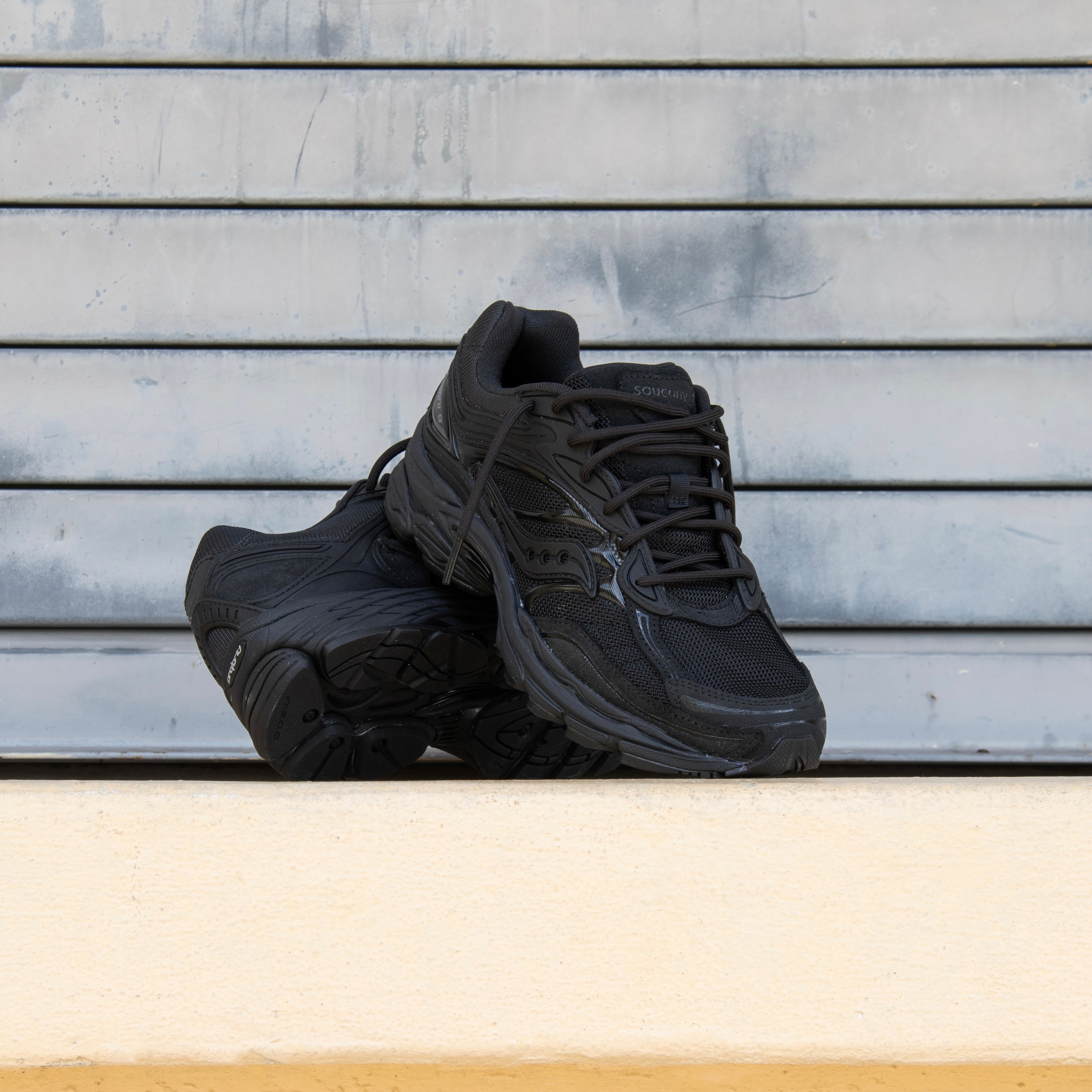 Mens Saucony ProGrid Omni 9 (Black/Noir) - Saucony