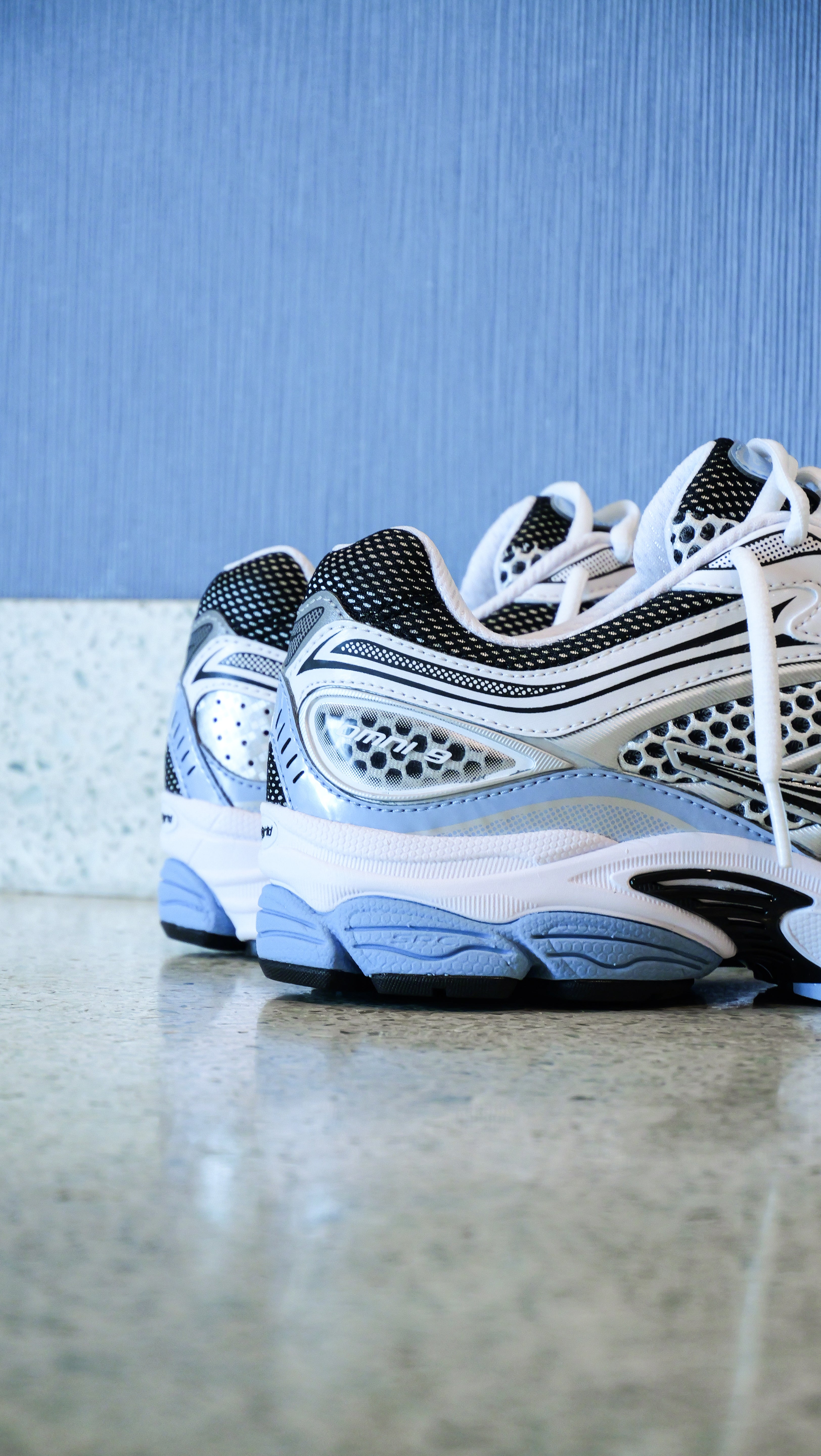 Mens Saucony ProGrid Omni 9 (Blissful/White)