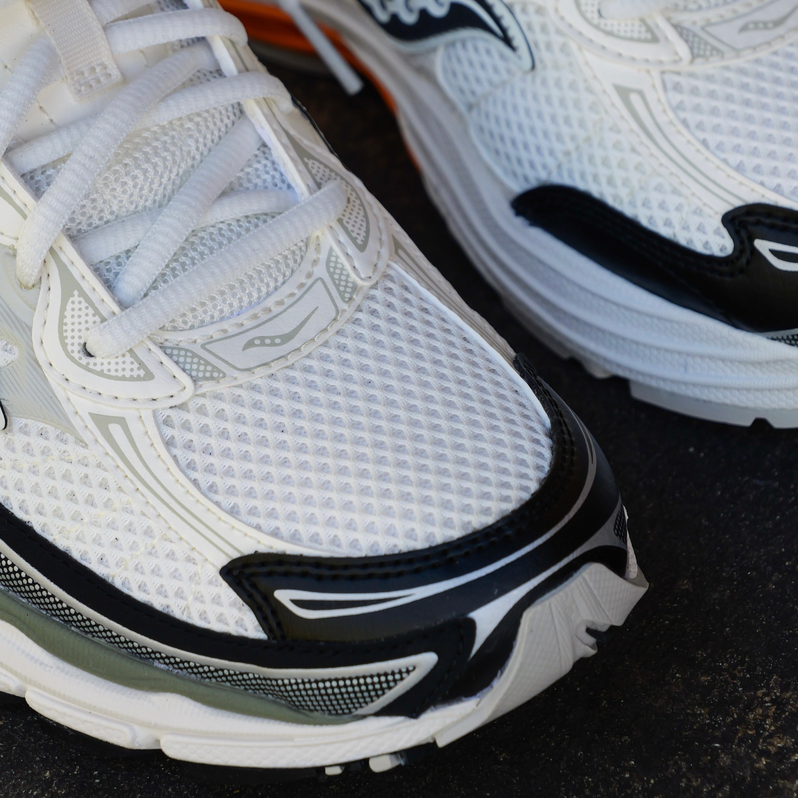 Mens Saucony ProGrid Omni 9 (White/Tumeric) - Saucony