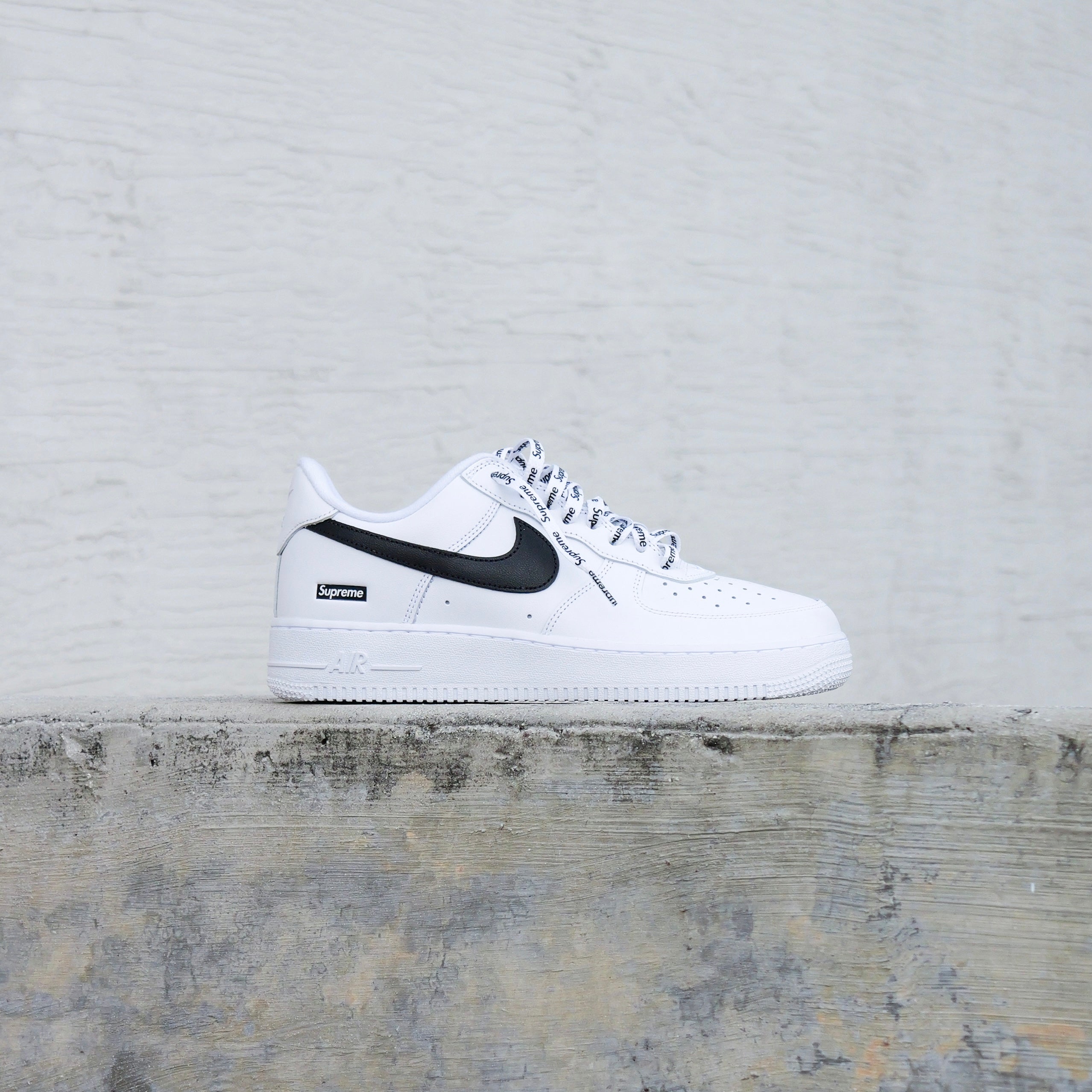 Nike x Supreme Air Force 1 Low SP (White/Black) - Nike