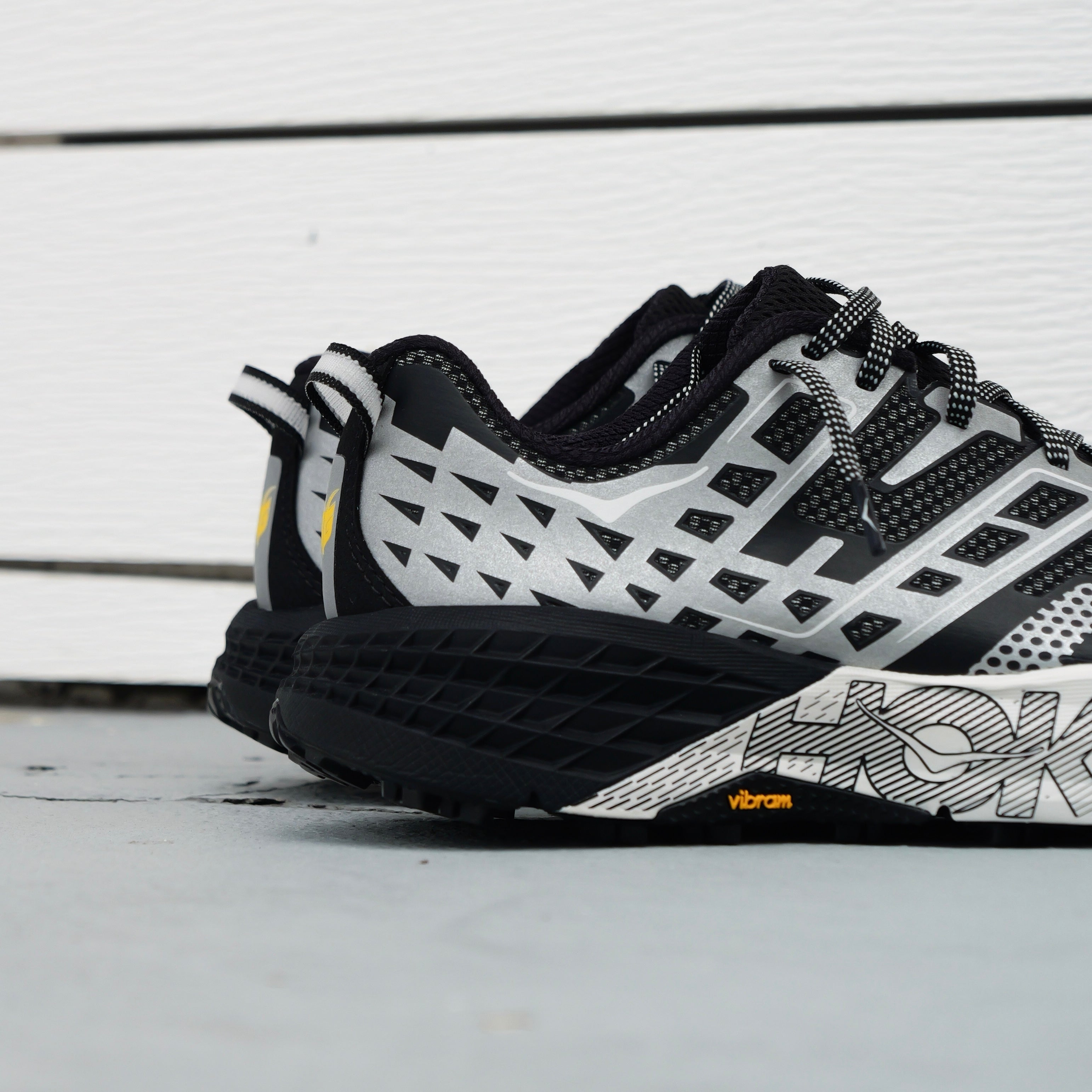 Hoka SpeedGoat 2 TS BKSTR (Black / Stardust)