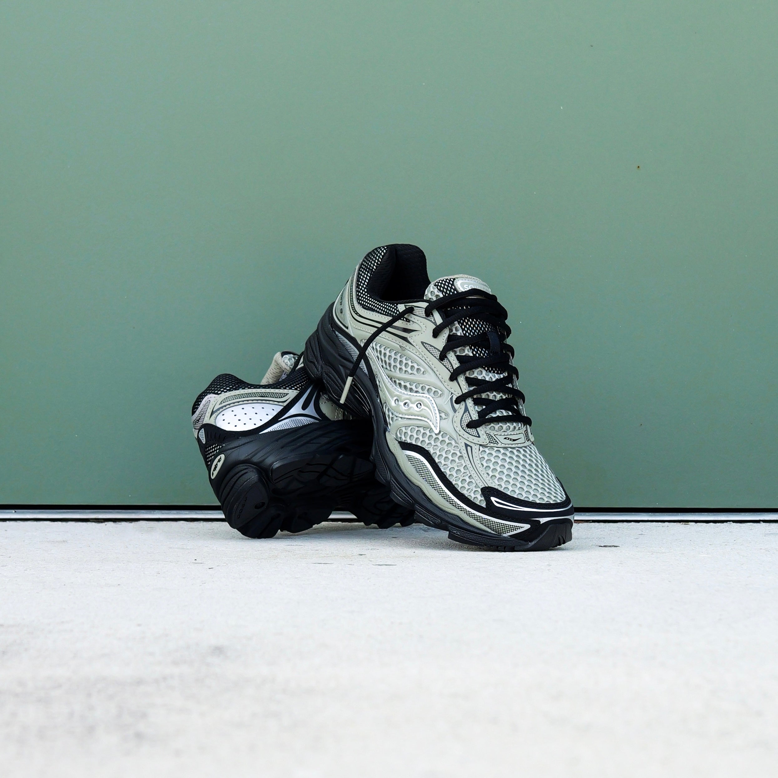 Mens Saucony ProGrid Omni 9 (Sage/Black)