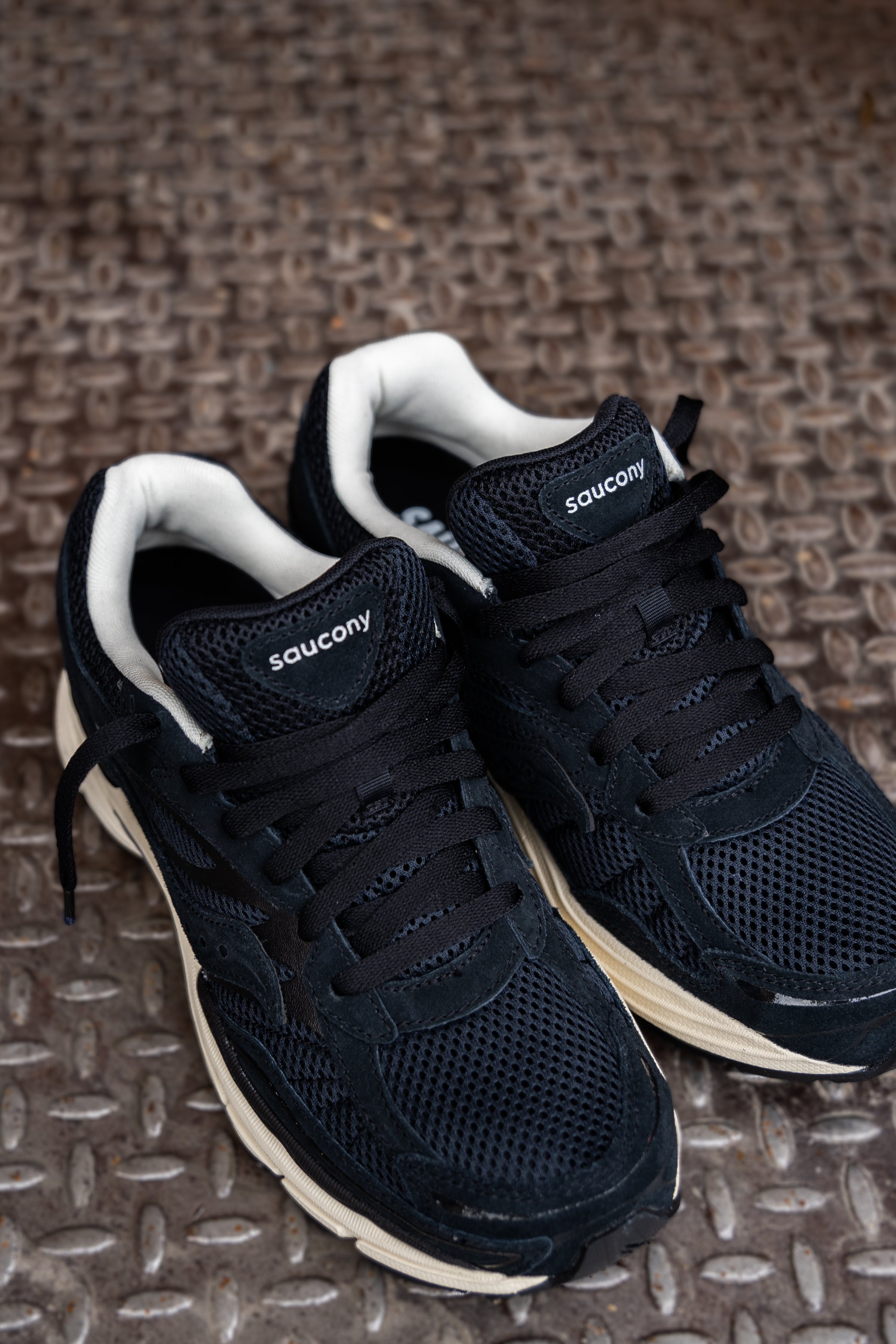 Mens Saucony OG ProGrid Omni 9 (Black/Cream)