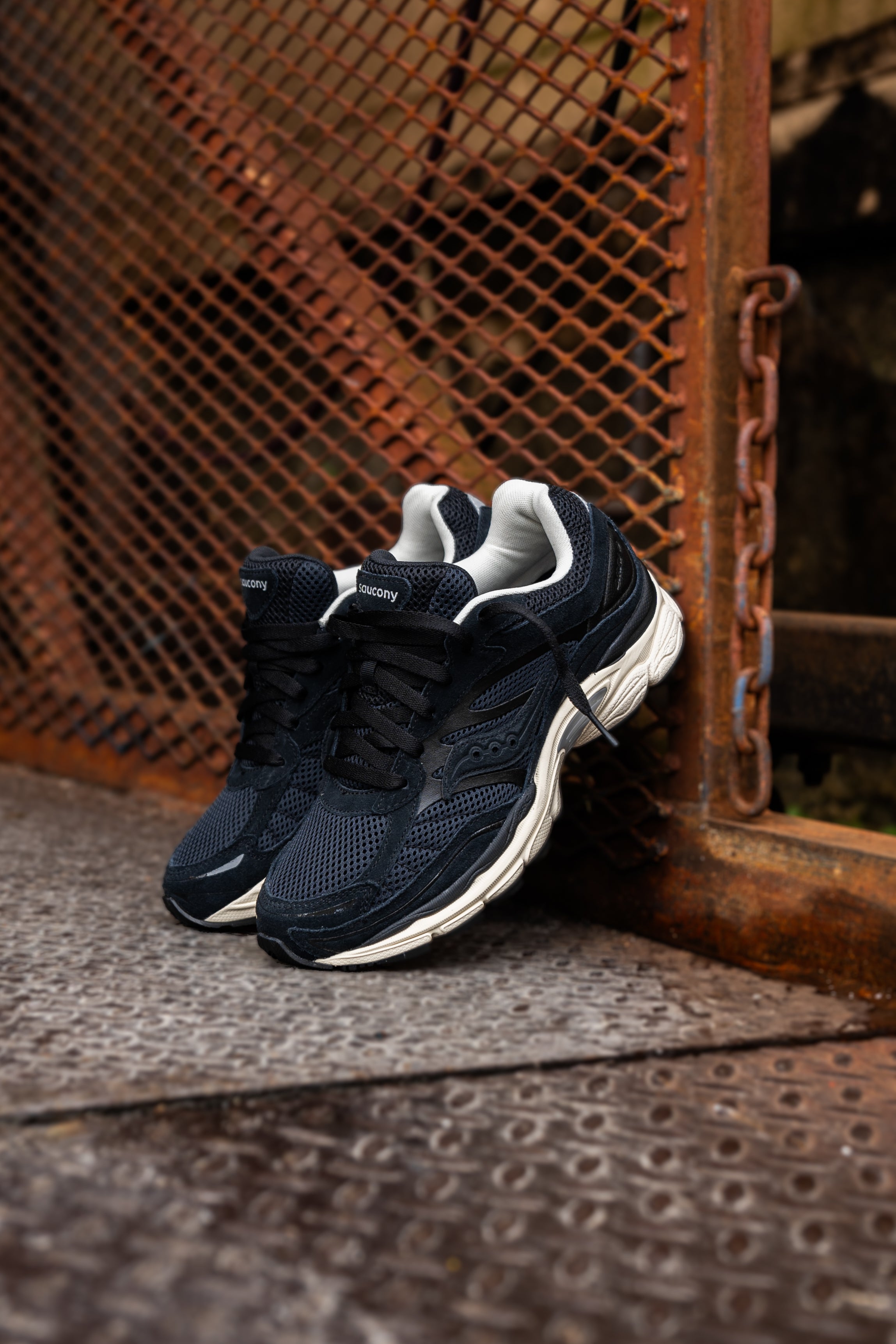 Mens Saucony OG ProGrid Omni 9 (Black/Cream)