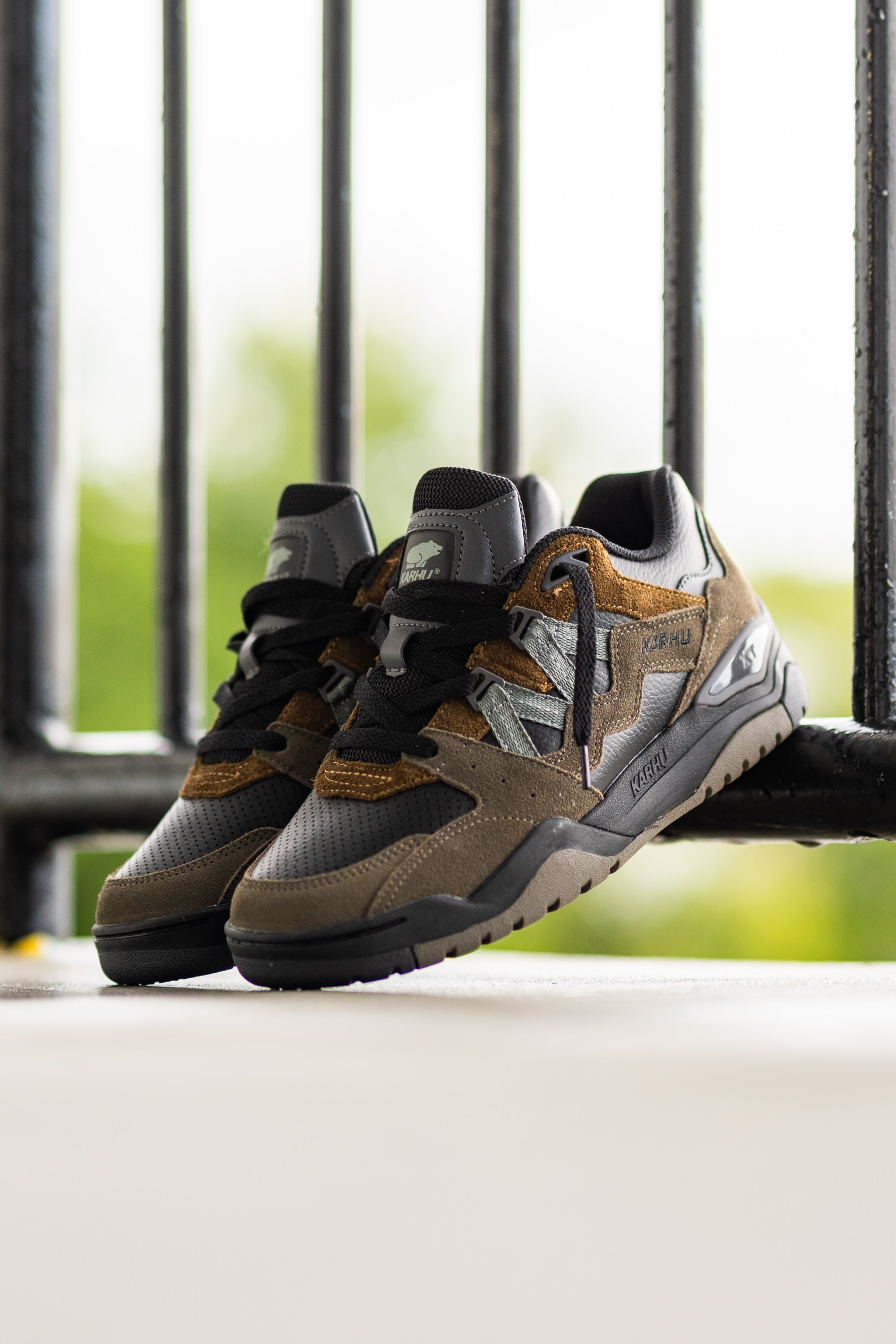 Karhu Fusion XT (Black/Laurel Wreath)