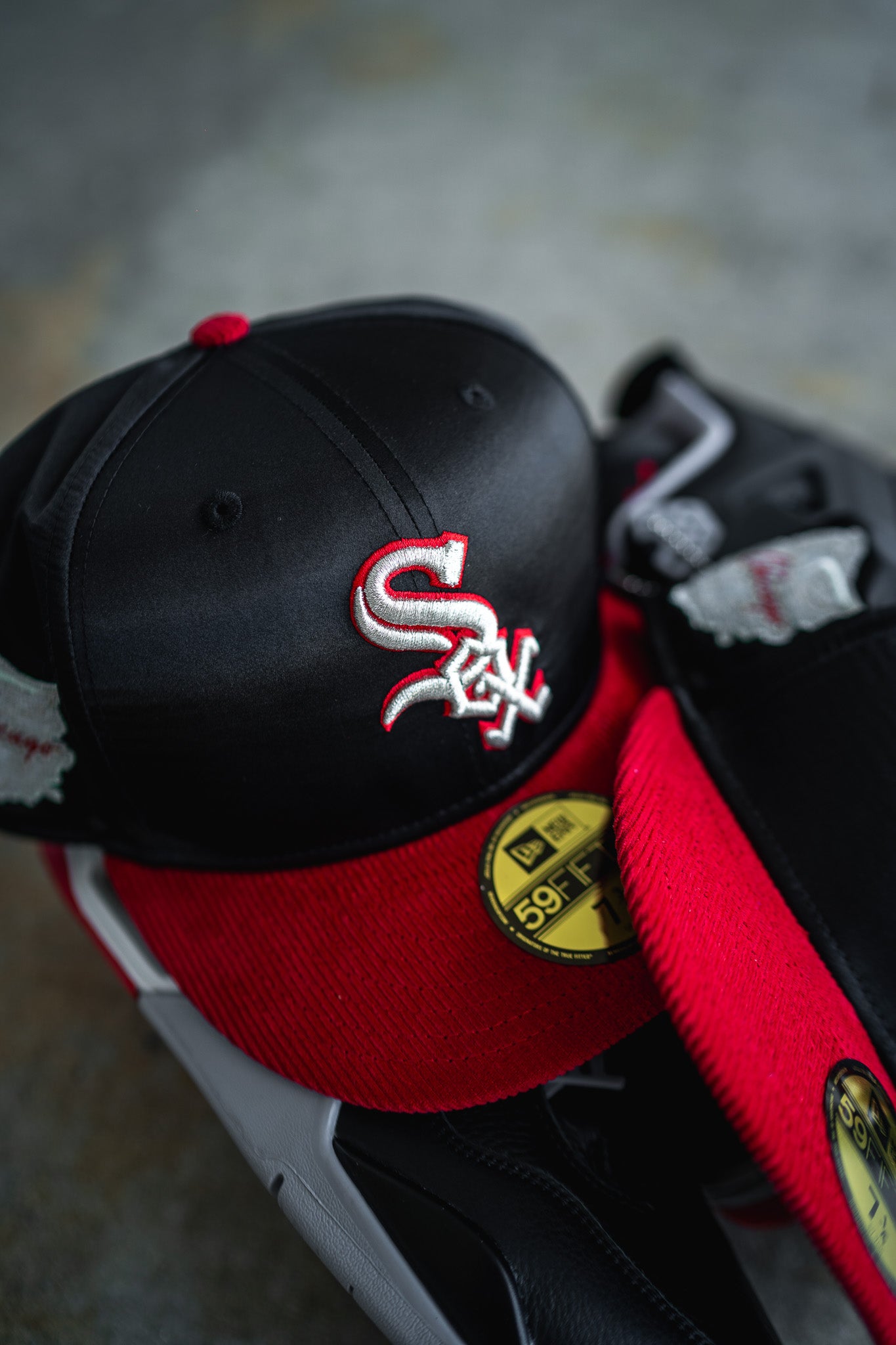 New Era Chicago White Sox Grey UV (Black Satin/Red Corduroy) - New Era