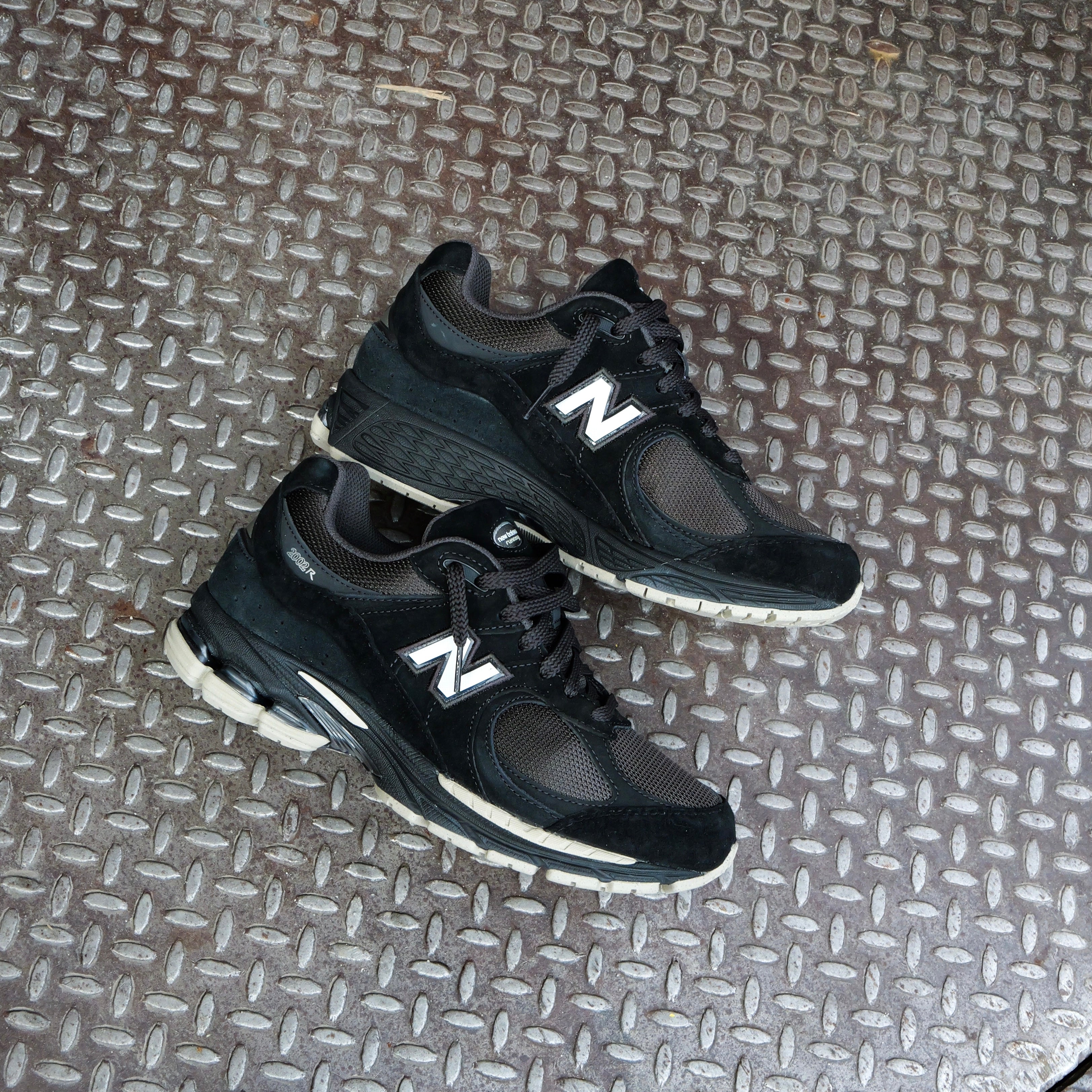 Mens New Balance 2002R (Black/Off White) - U2002RL - New Balance