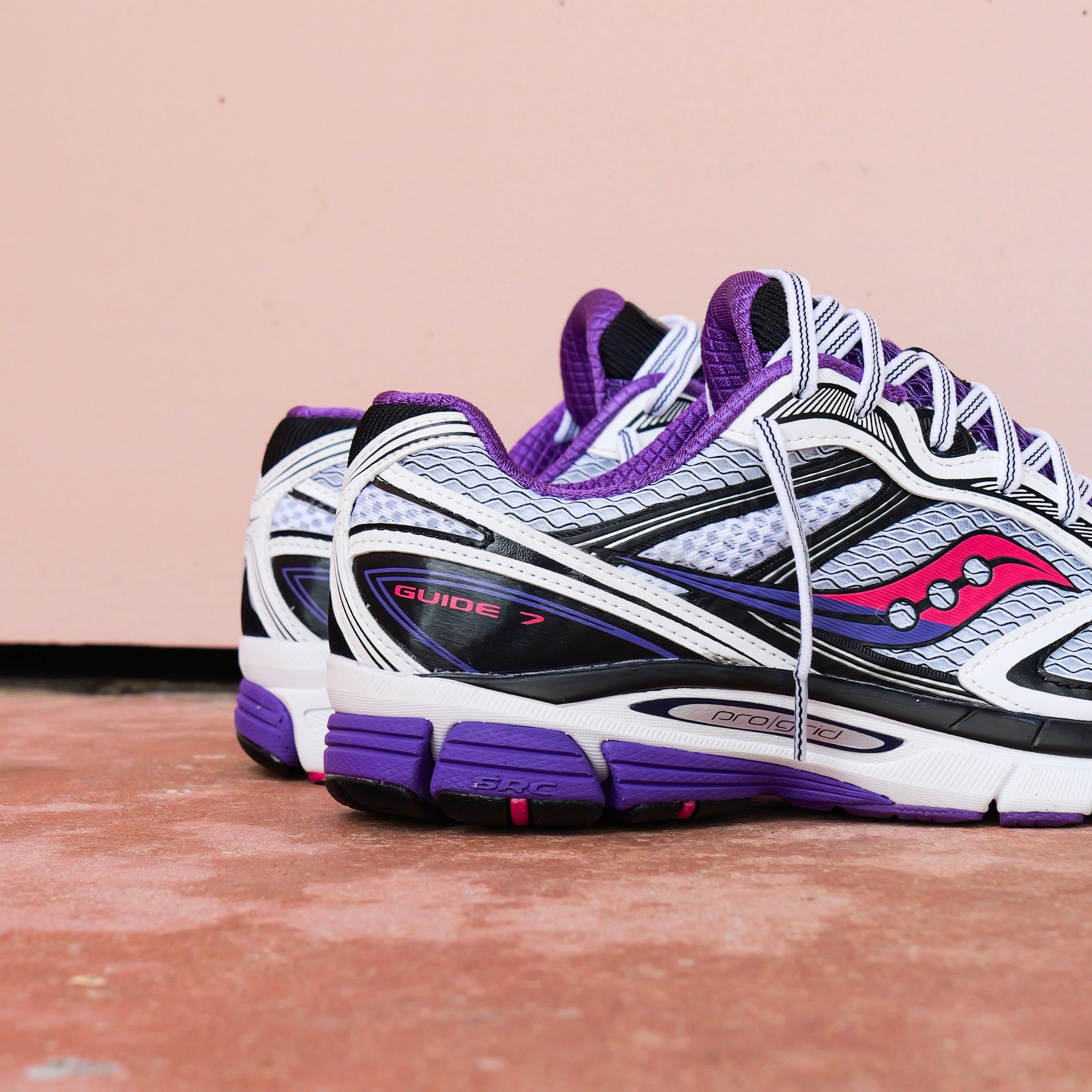 Mens Saucony ProGrid Guide 7 (White/Drupe)