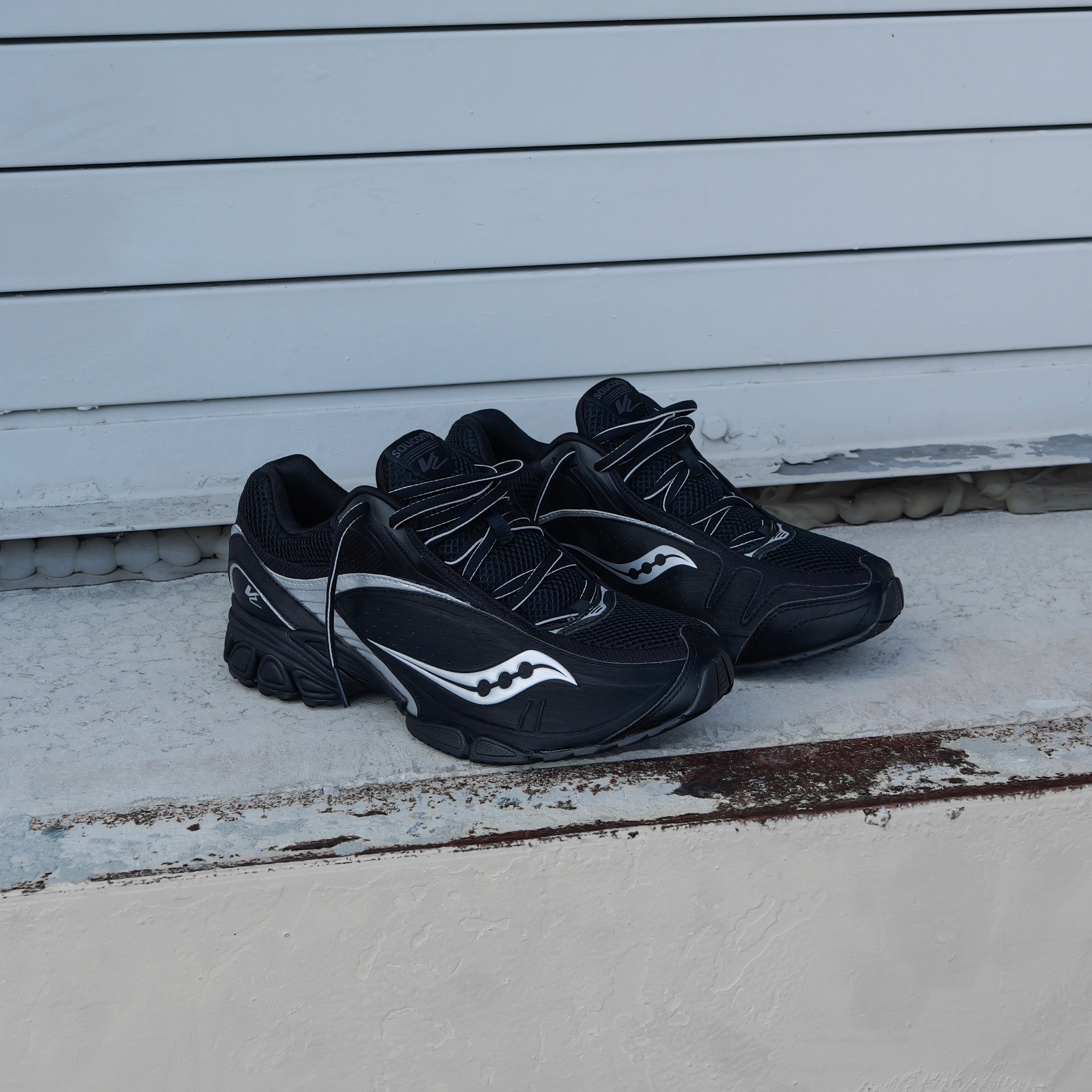 Mens Saucony ProGrid V2 (Black/Silver) - Saucony