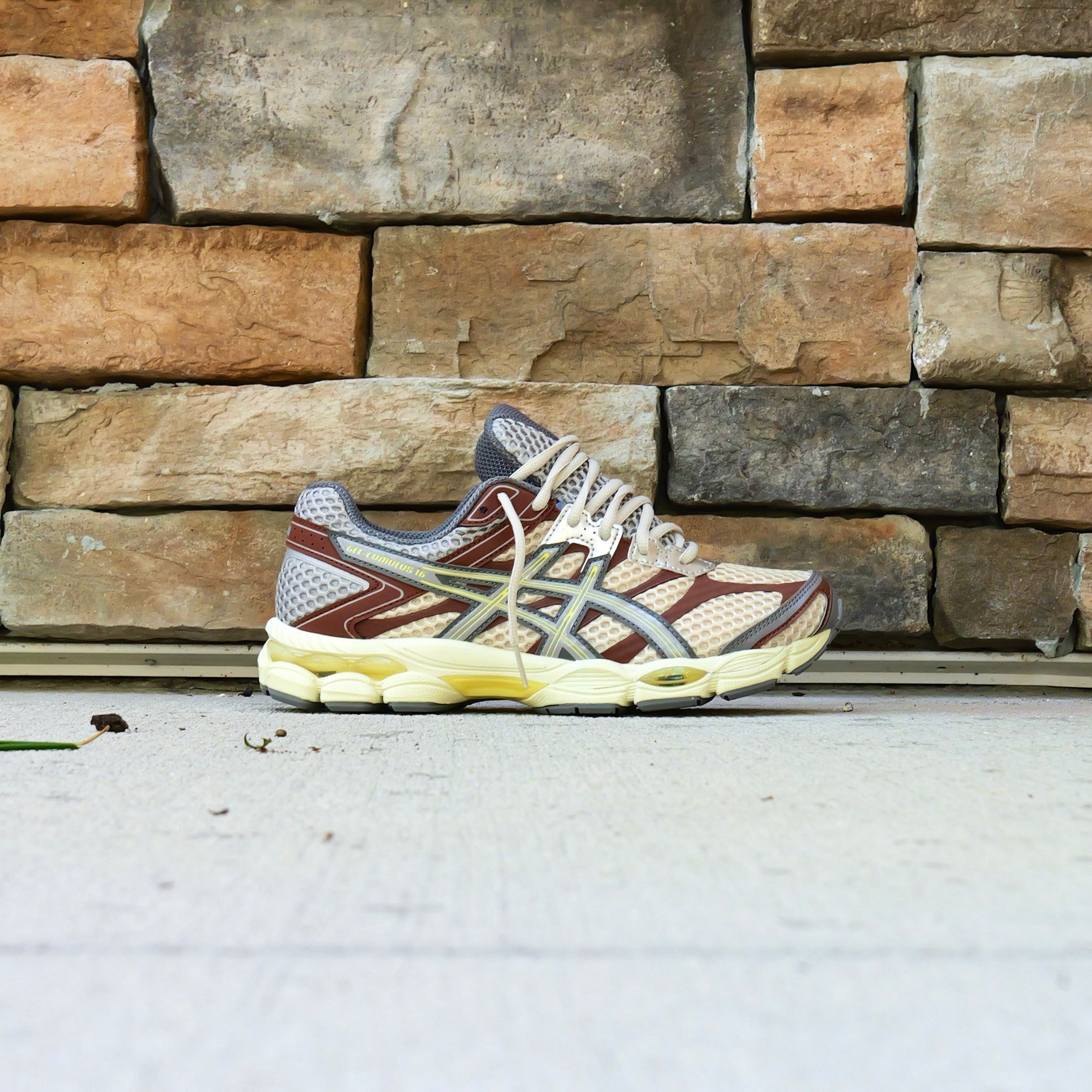 Mens Asics x The Finesse Gel-Cumulus 16 (Beige/Grey)