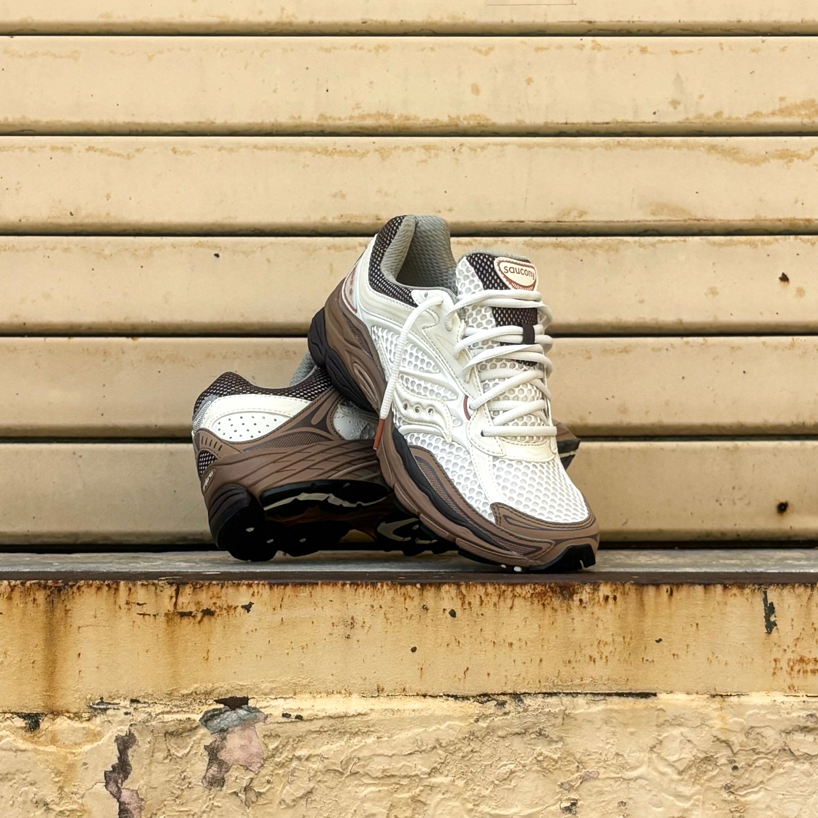 Mens Saucony ProGrid Omni 9 (Almond/Coca)