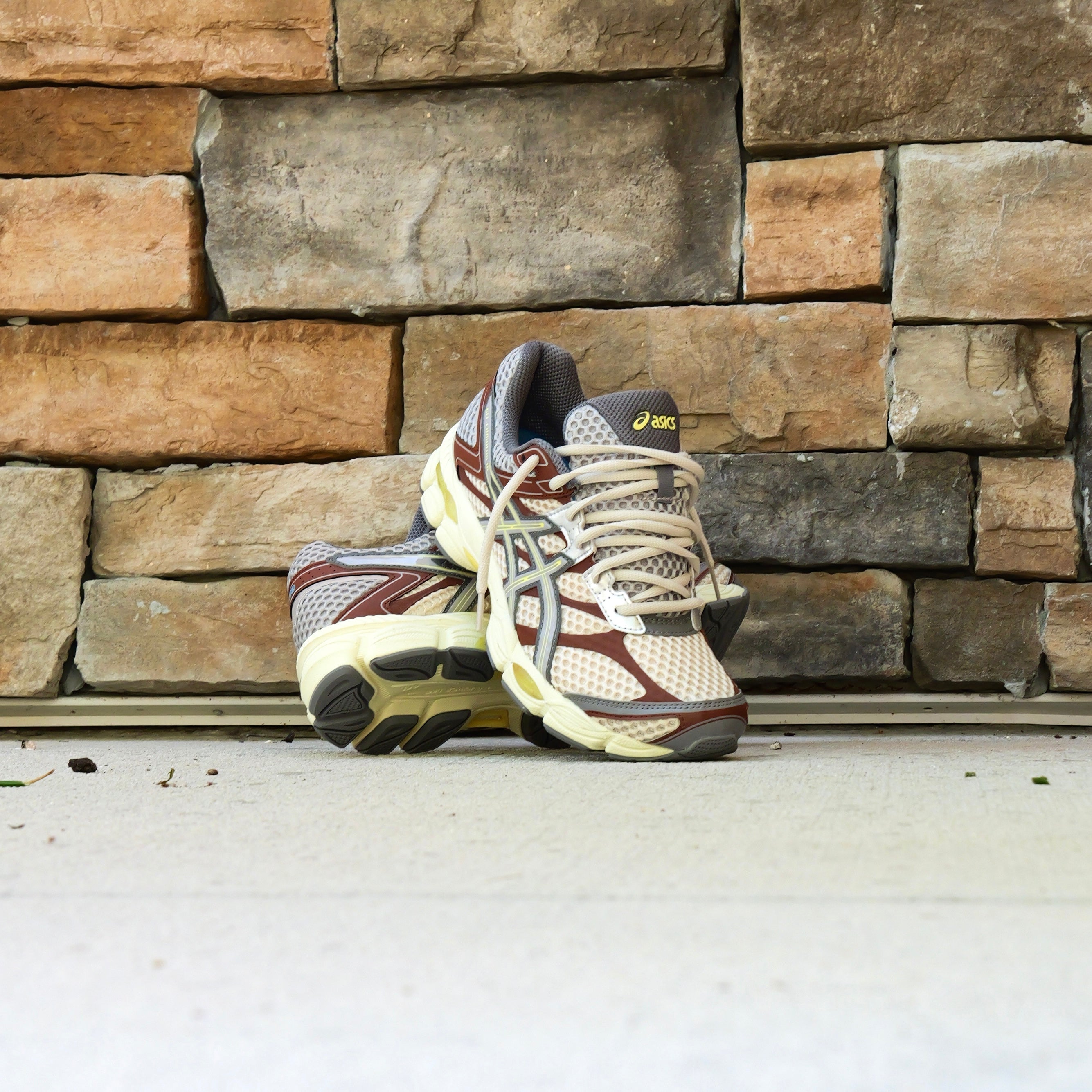 Mens Asics x The Finesse Gel-Cumulus 16 (Beige/Grey)